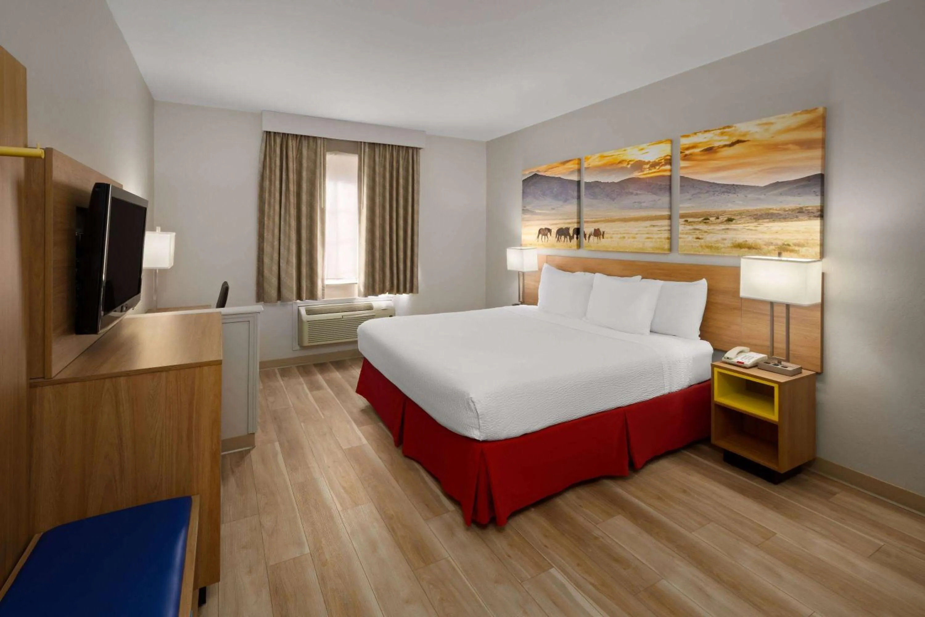 Photo of the whole room, Bed in Days Inn by Wyndham Oklahoma City