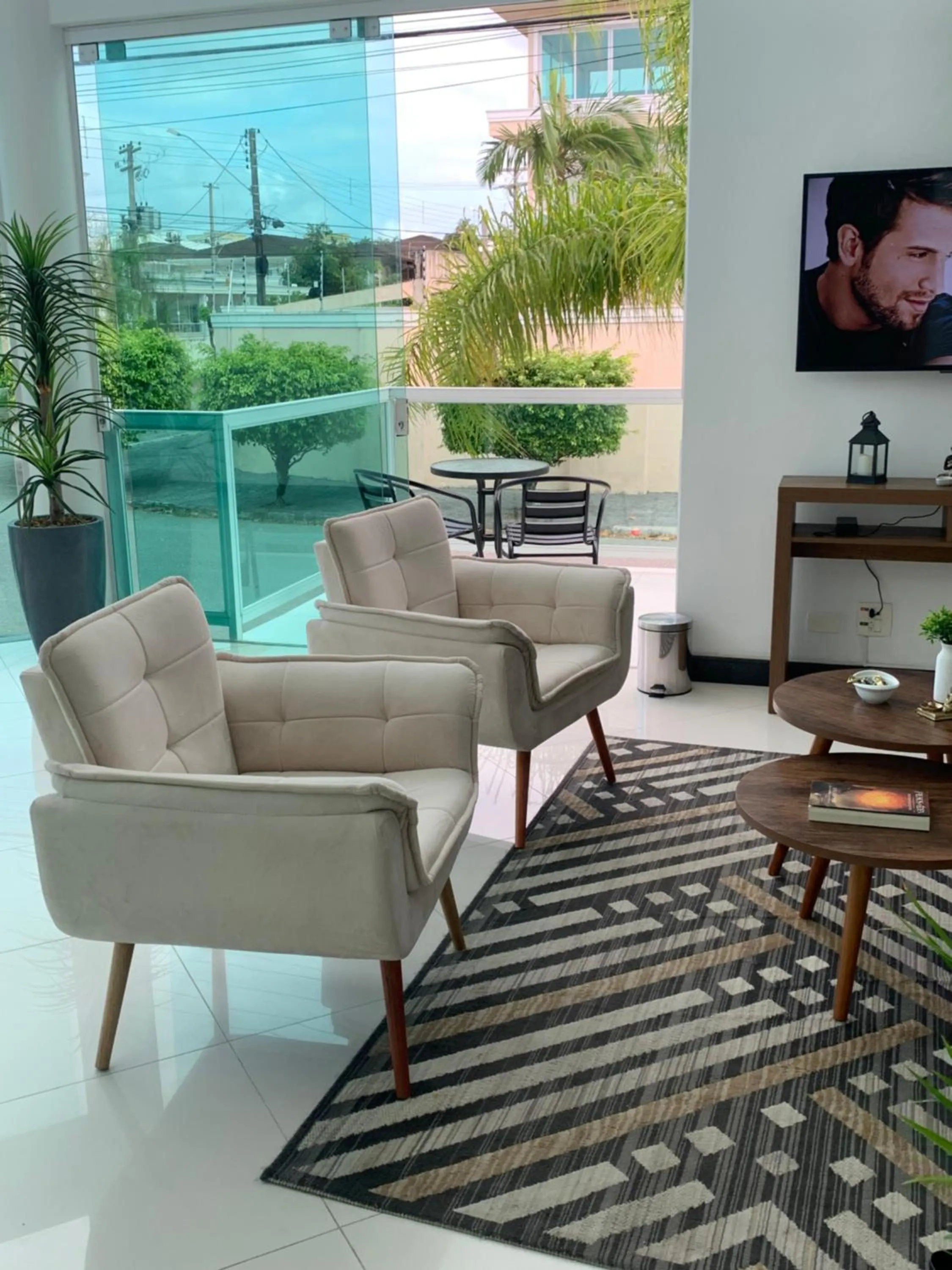 Communal lounge/ TV room in Hotel The Green Ecologic