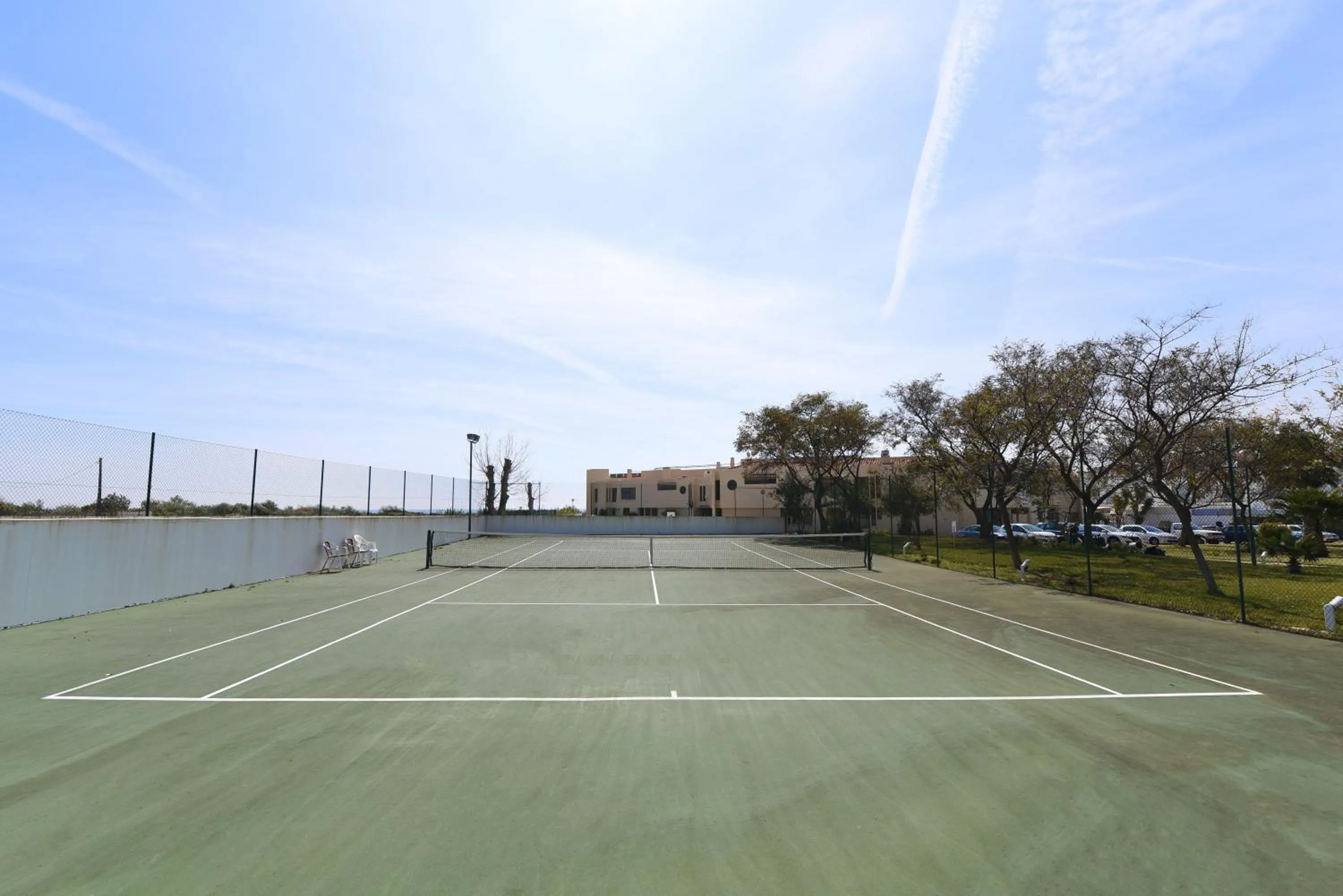 Tennis court in Praia da Lota Beachfront Resort - Hotel & Apartments