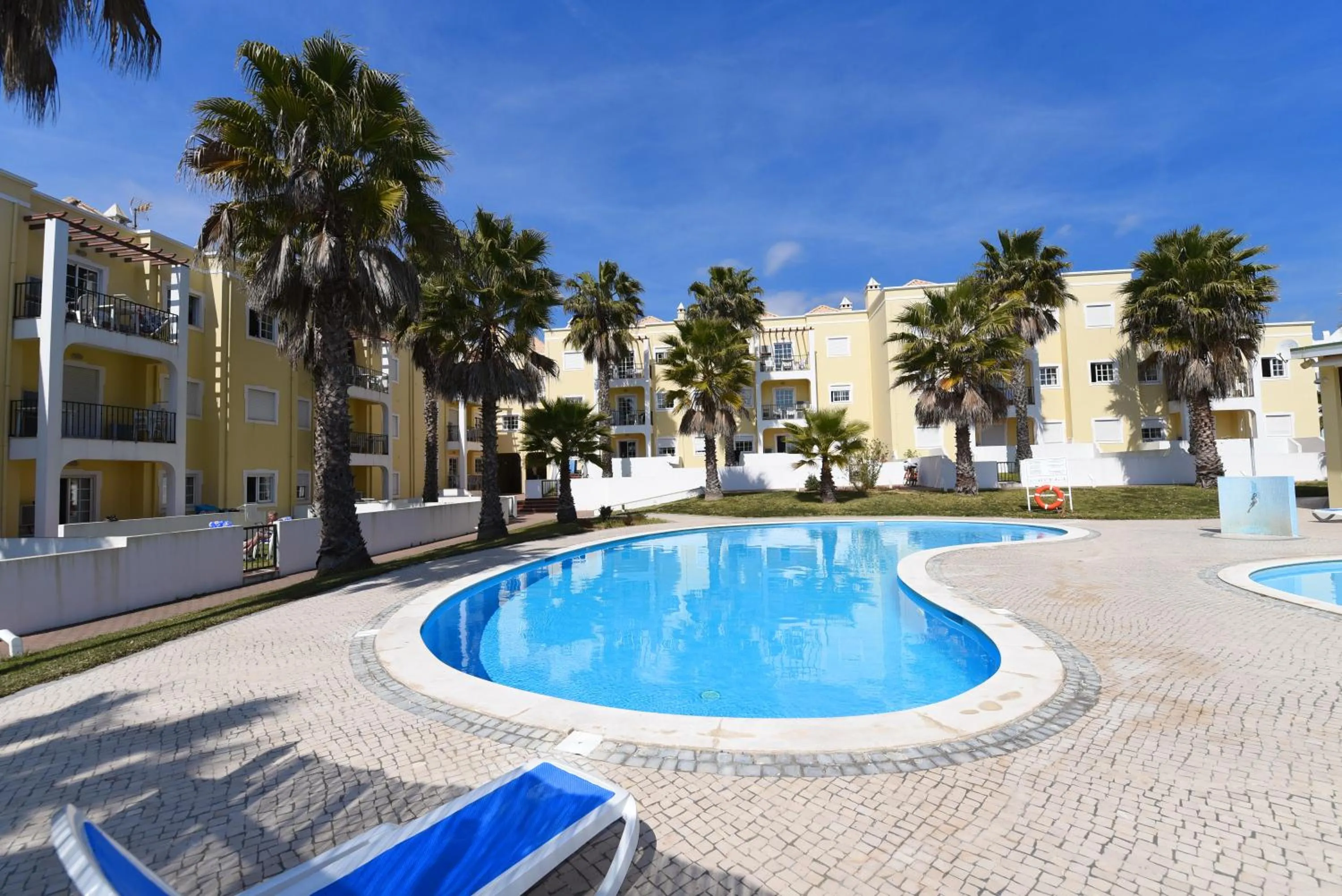 Swimming pool in Praia da Lota Beachfront Resort - Hotel & Apartments