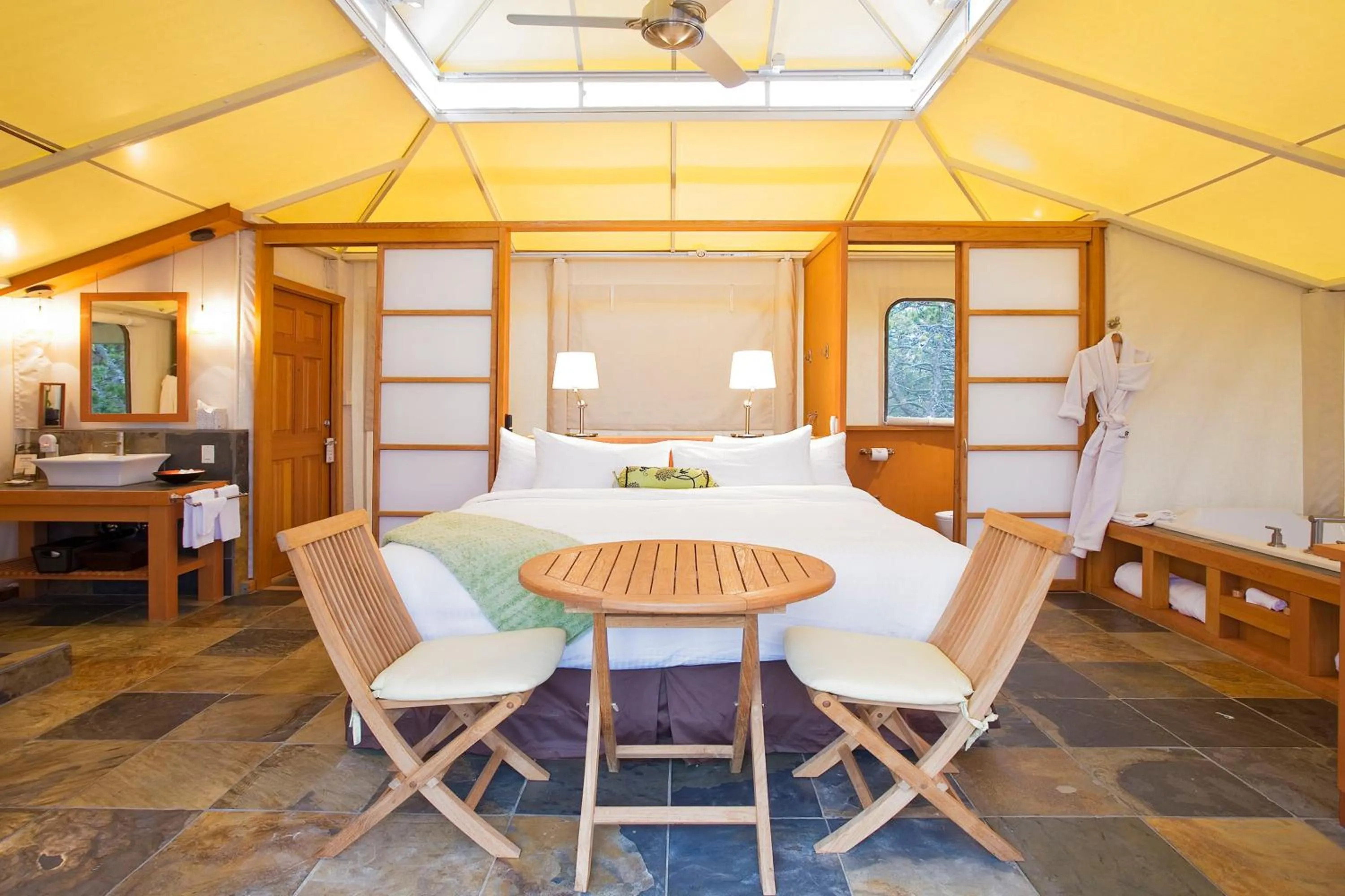 Premium Oceanview Tenthouse in Rockwater Secret Cove Resort