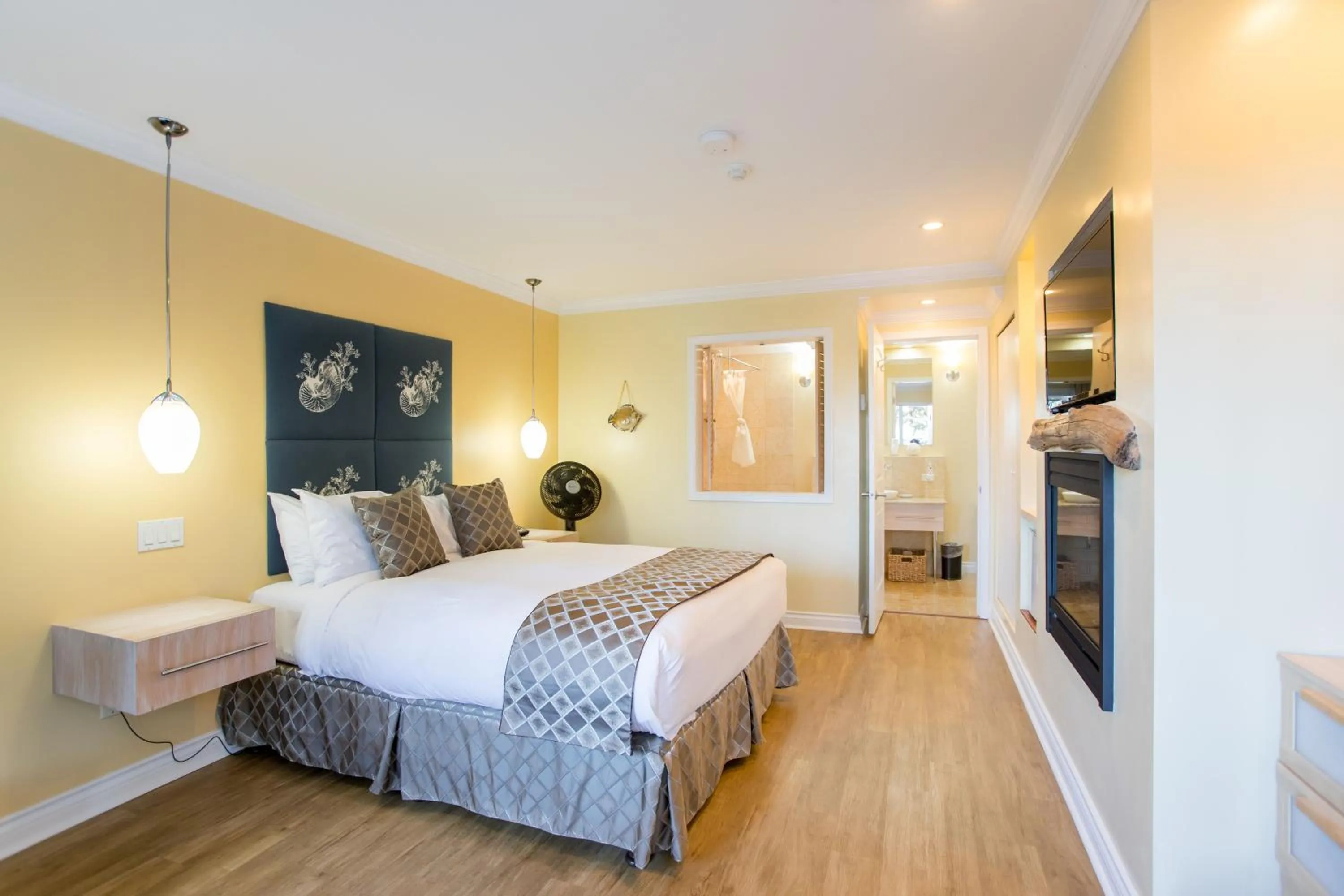 Deluxe Poolside Room in Rockwater Secret Cove Resort