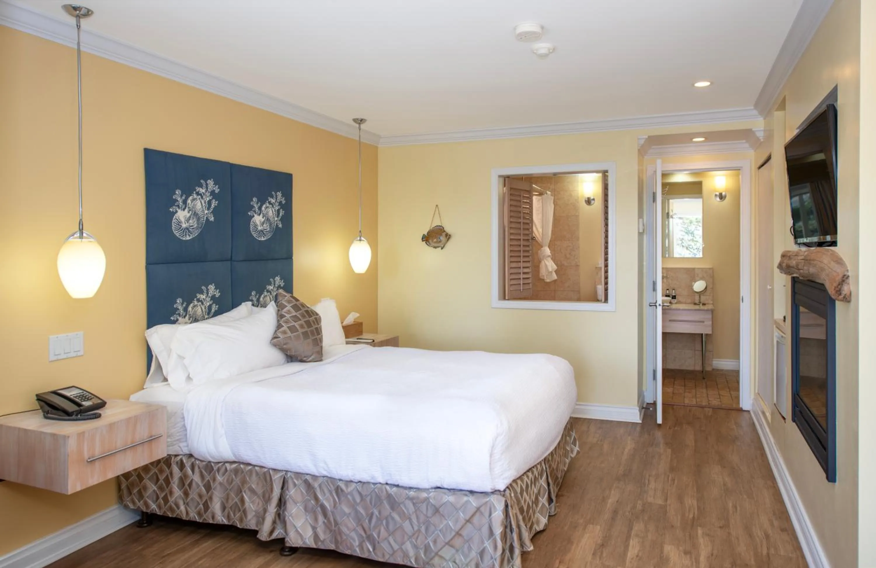 Bedroom, Bed in Rockwater Secret Cove Resort