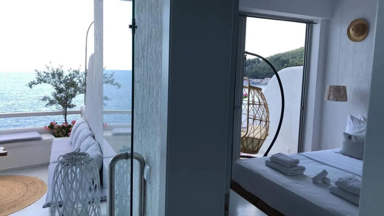 Bed in Geo & Art Boutique Hotel Himara