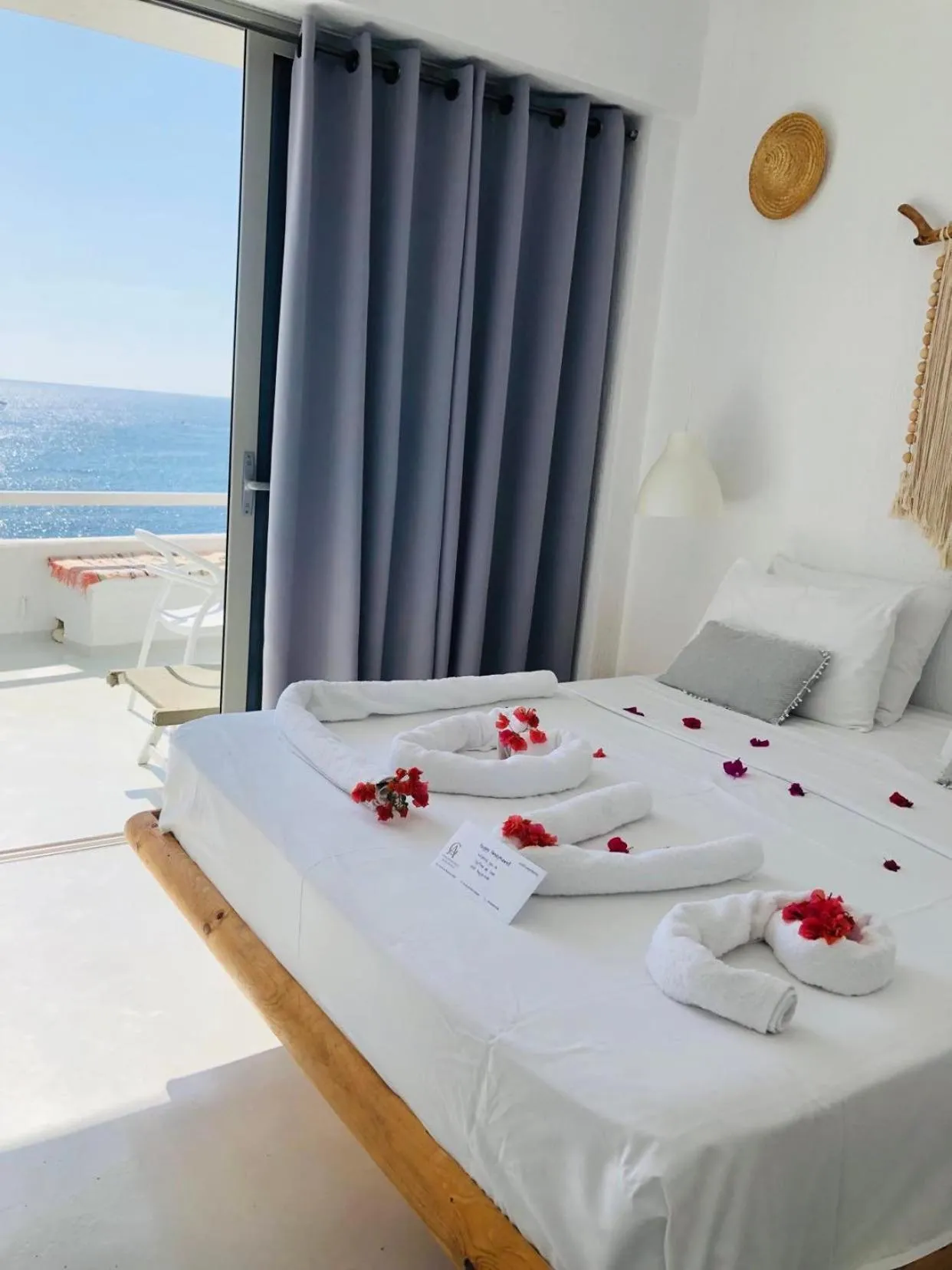 Bed in Geo & Art Boutique Hotel Himara