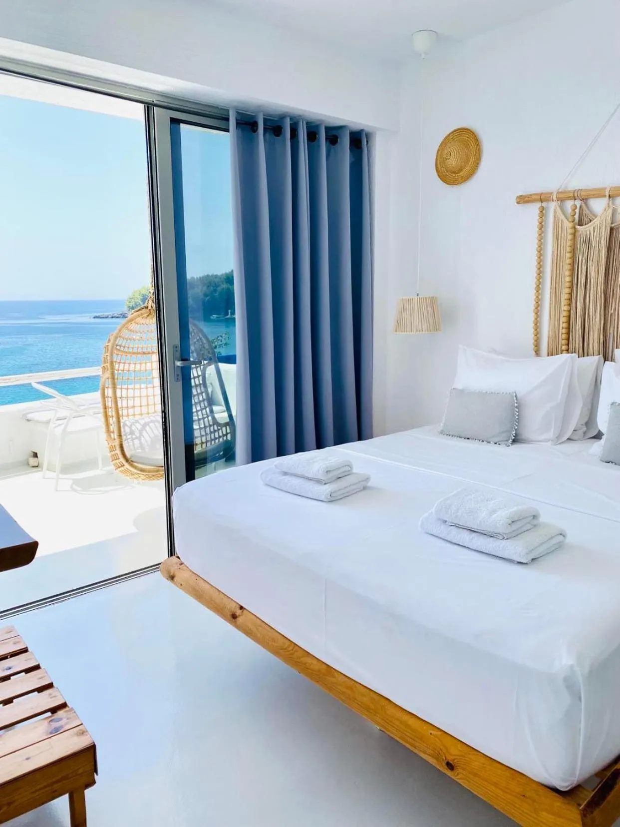 Bed in Geo & Art Boutique Hotel Himara