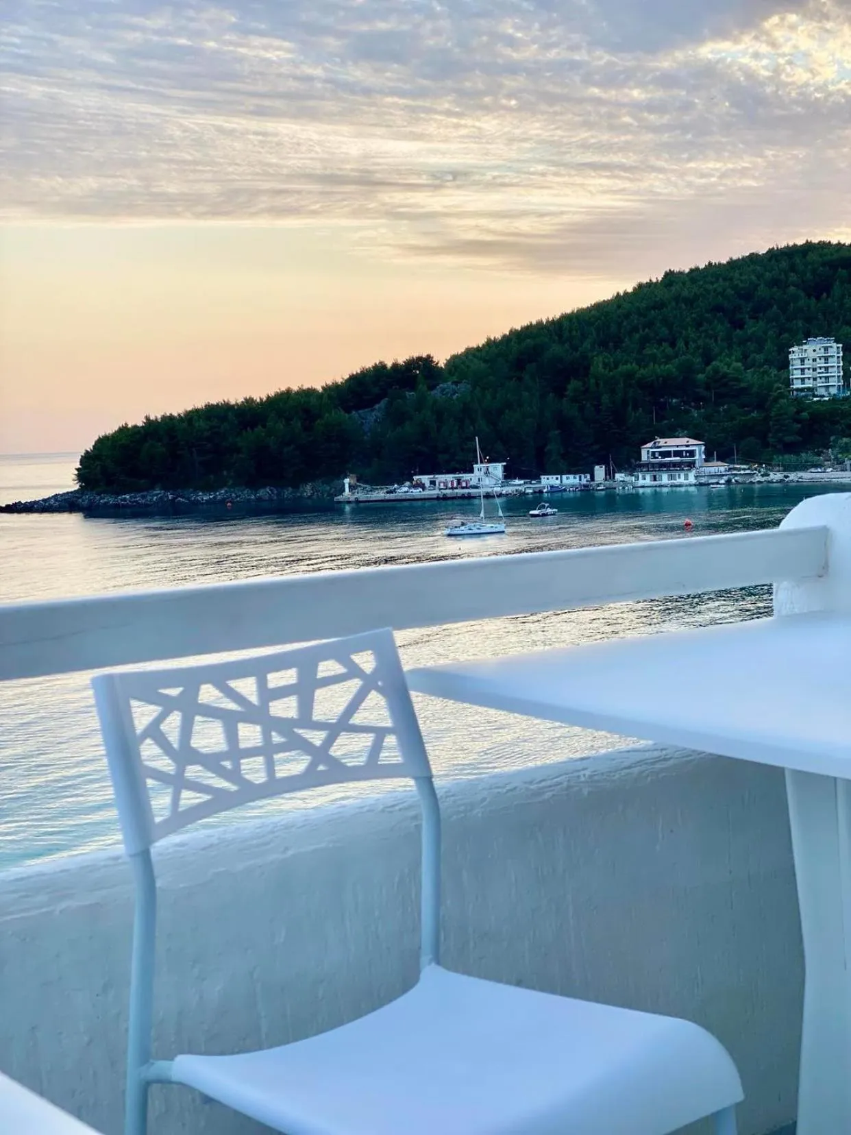 Restaurant/places to eat in Geo & Art Boutique Hotel Himara