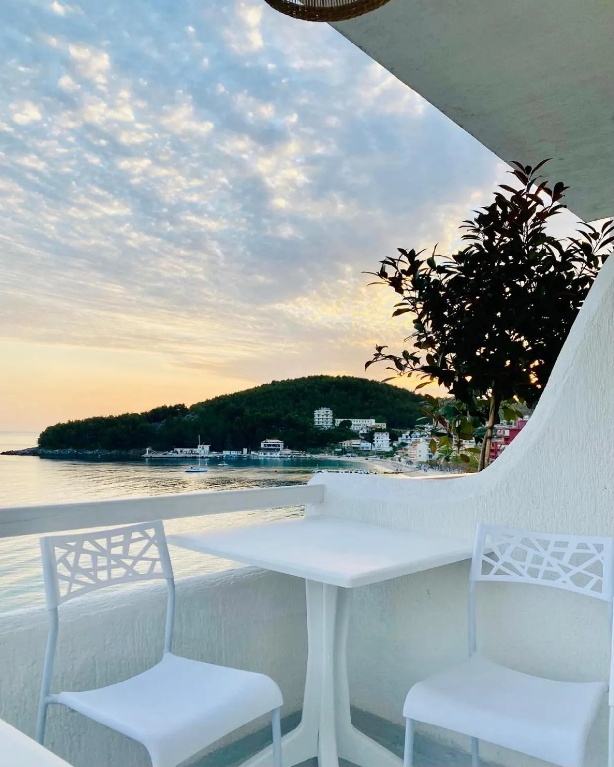 Restaurant/places to eat in Geo & Art Boutique Hotel Himara