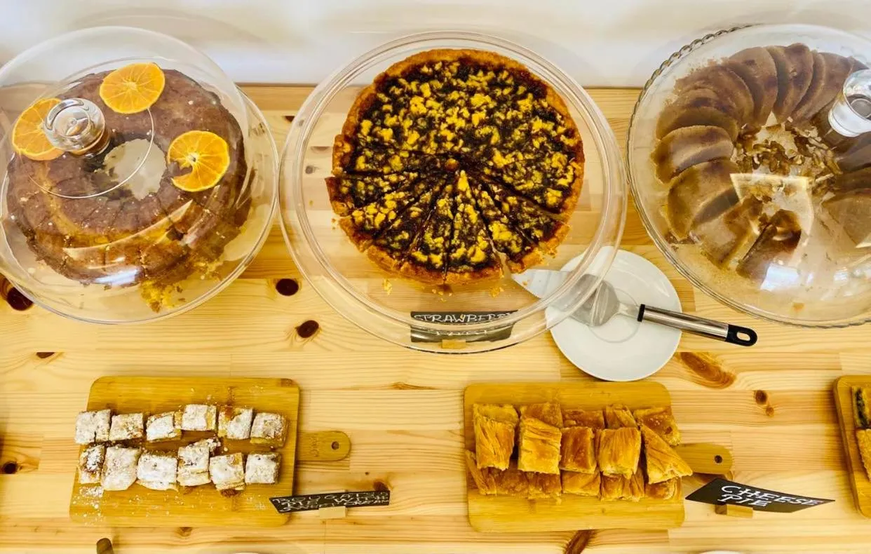 Restaurant/places to eat in Geo & Art Boutique Hotel Himara