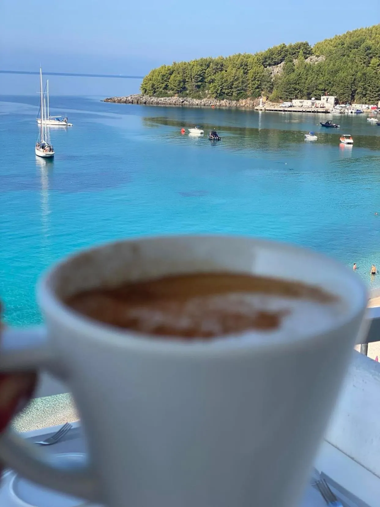 Restaurant/places to eat in Geo & Art Boutique Hotel Himara