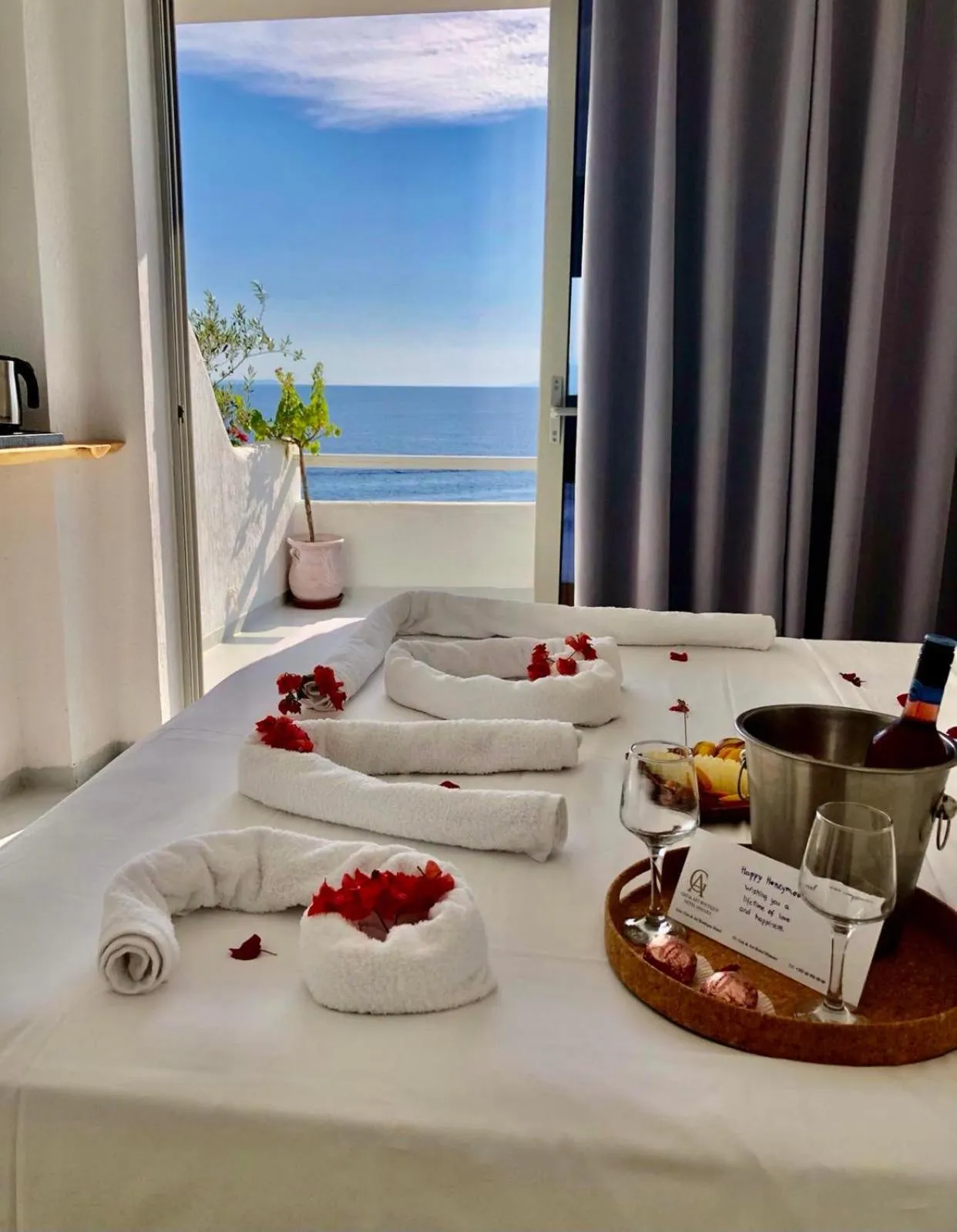 Coffee/tea facilities in Geo & Art Boutique Hotel Himara