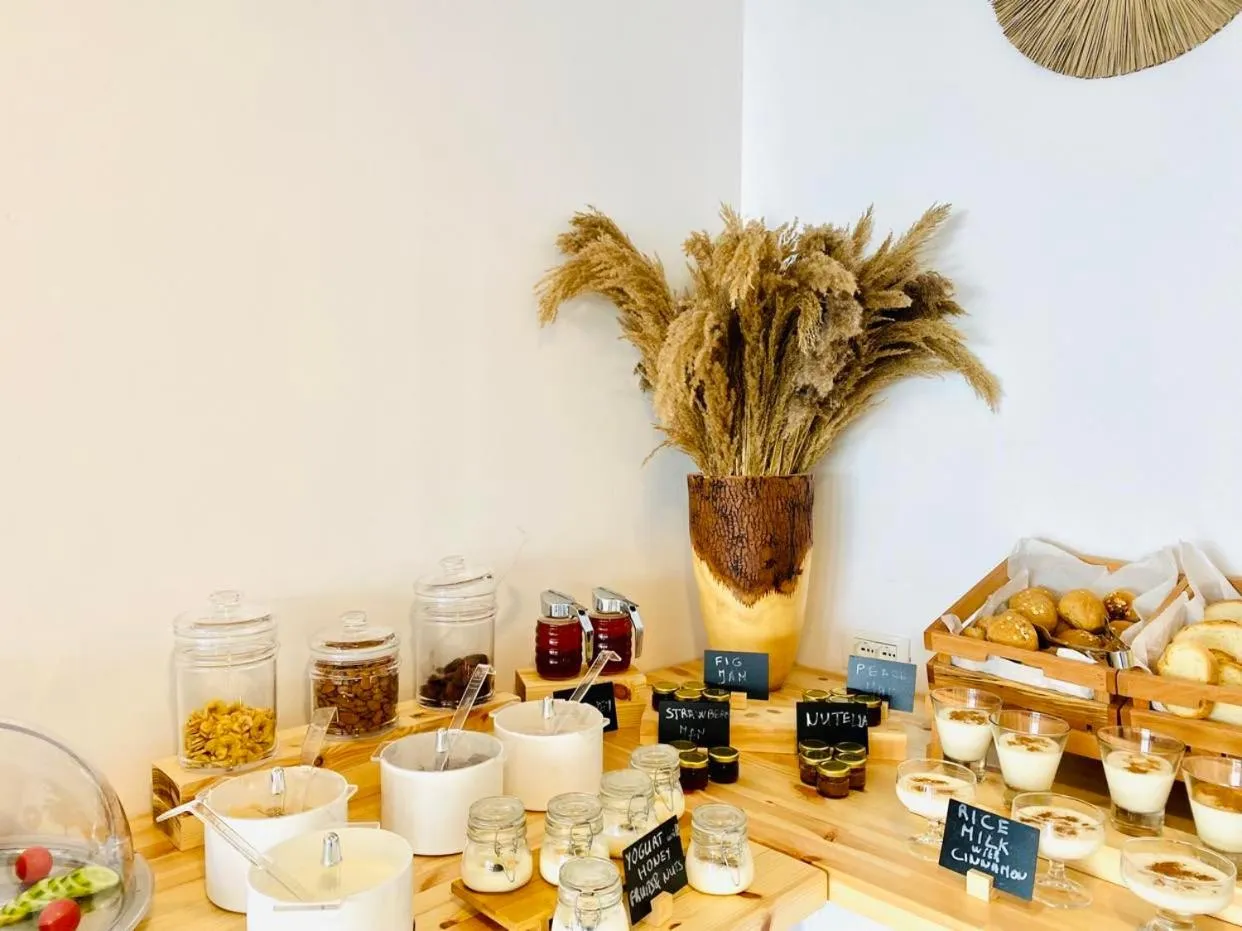 Restaurant/places to eat in Geo & Art Boutique Hotel Himara