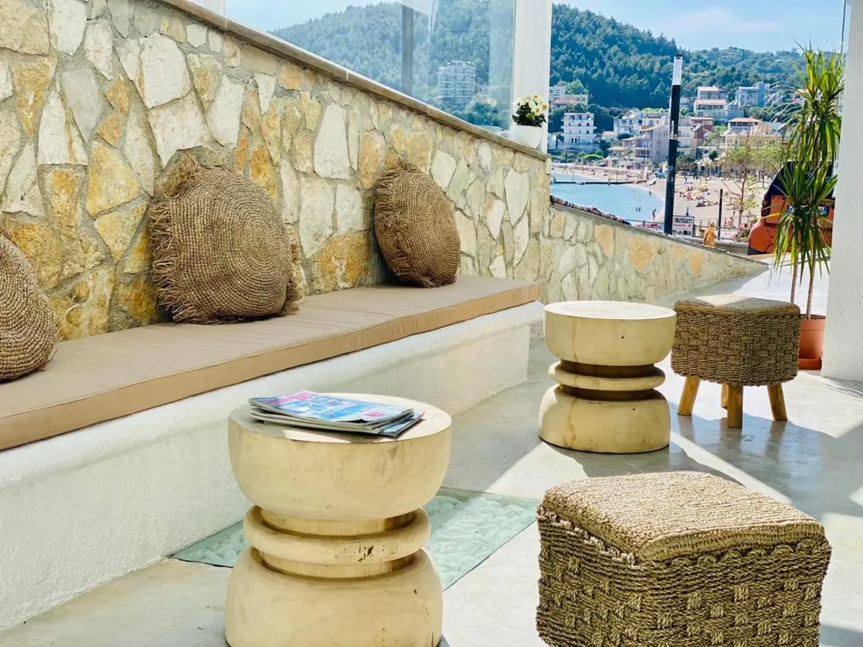 Restaurant/places to eat in Geo & Art Boutique Hotel Himara