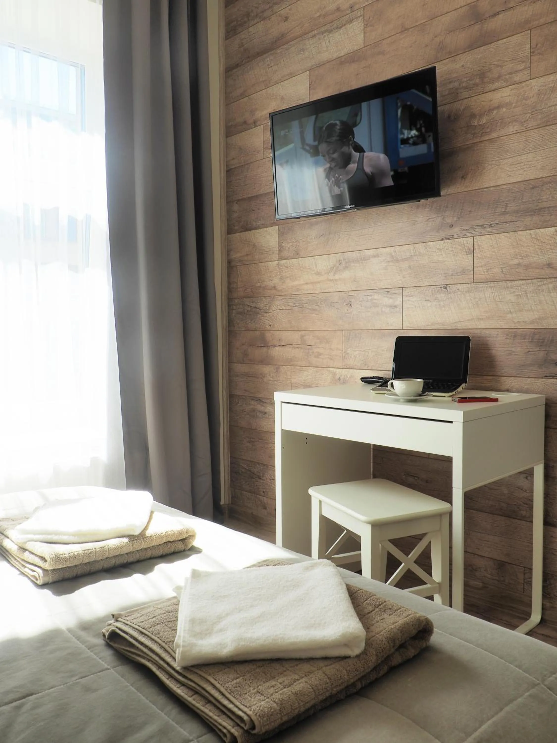 Bed in Emi apartment