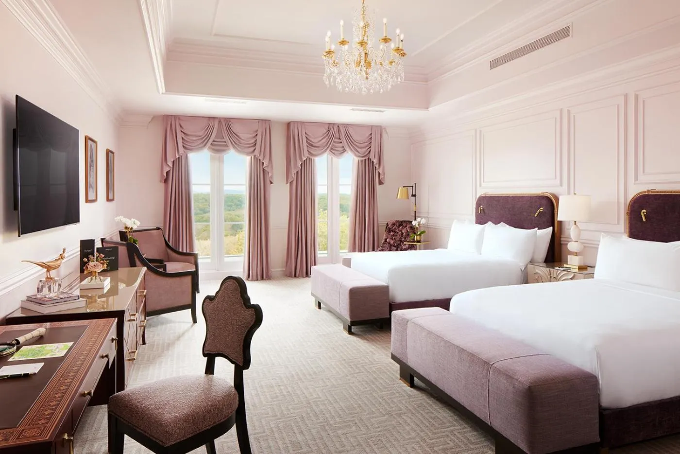 Bedroom, Bed in Nemacolin