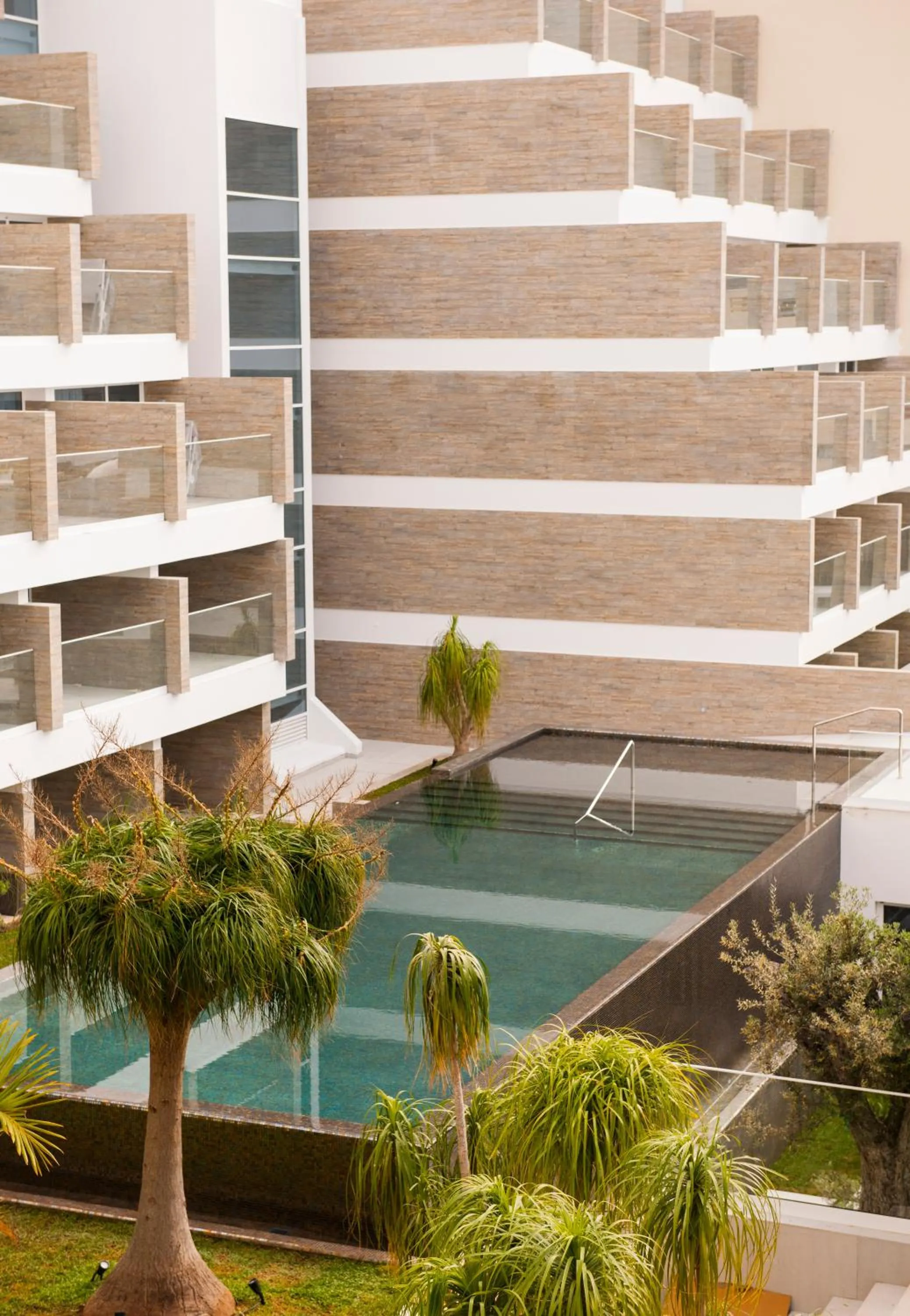 Swimming pool in Hotel Alto Lido