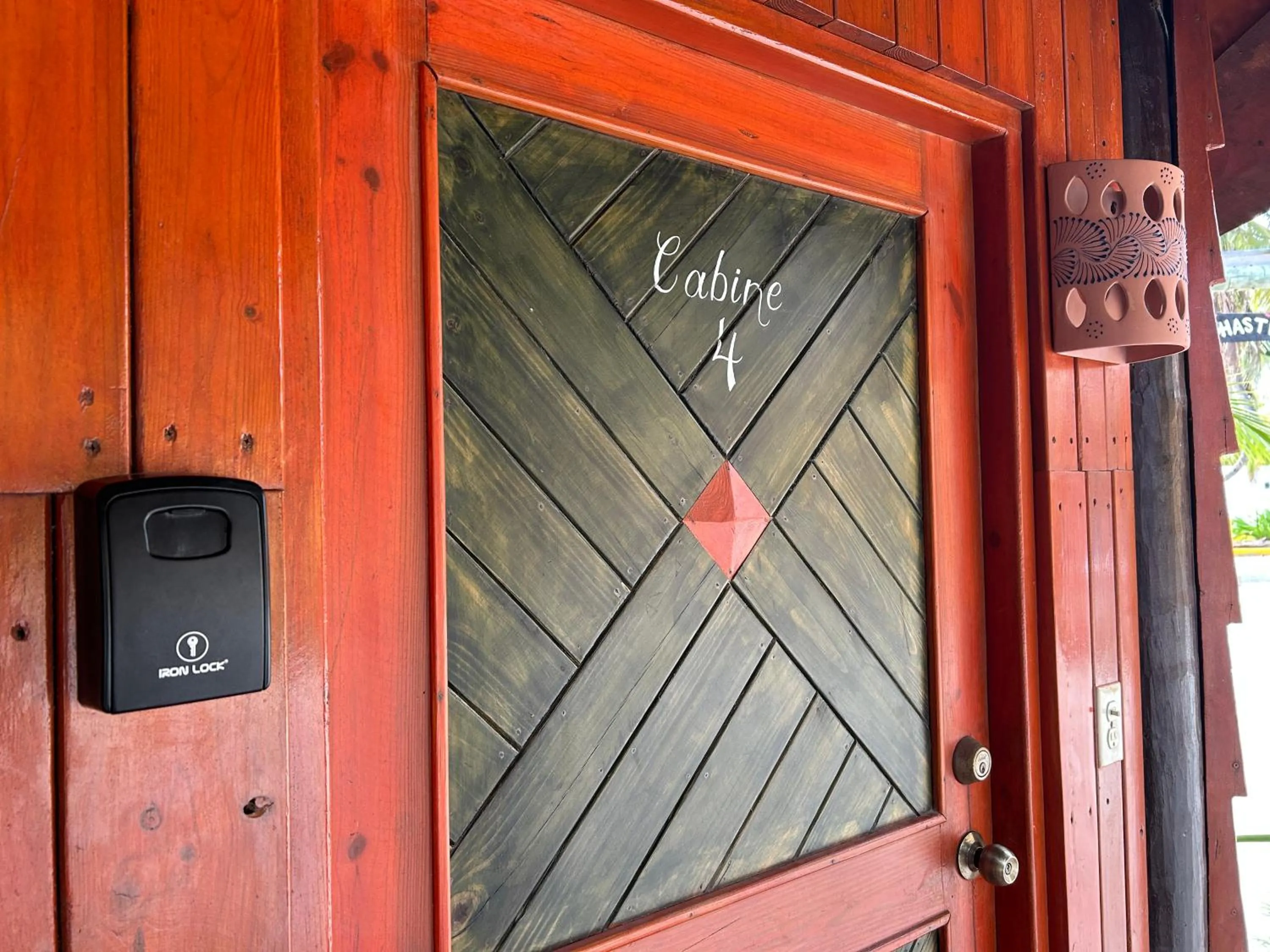Facade/entrance in The Diving Lodge Downtown