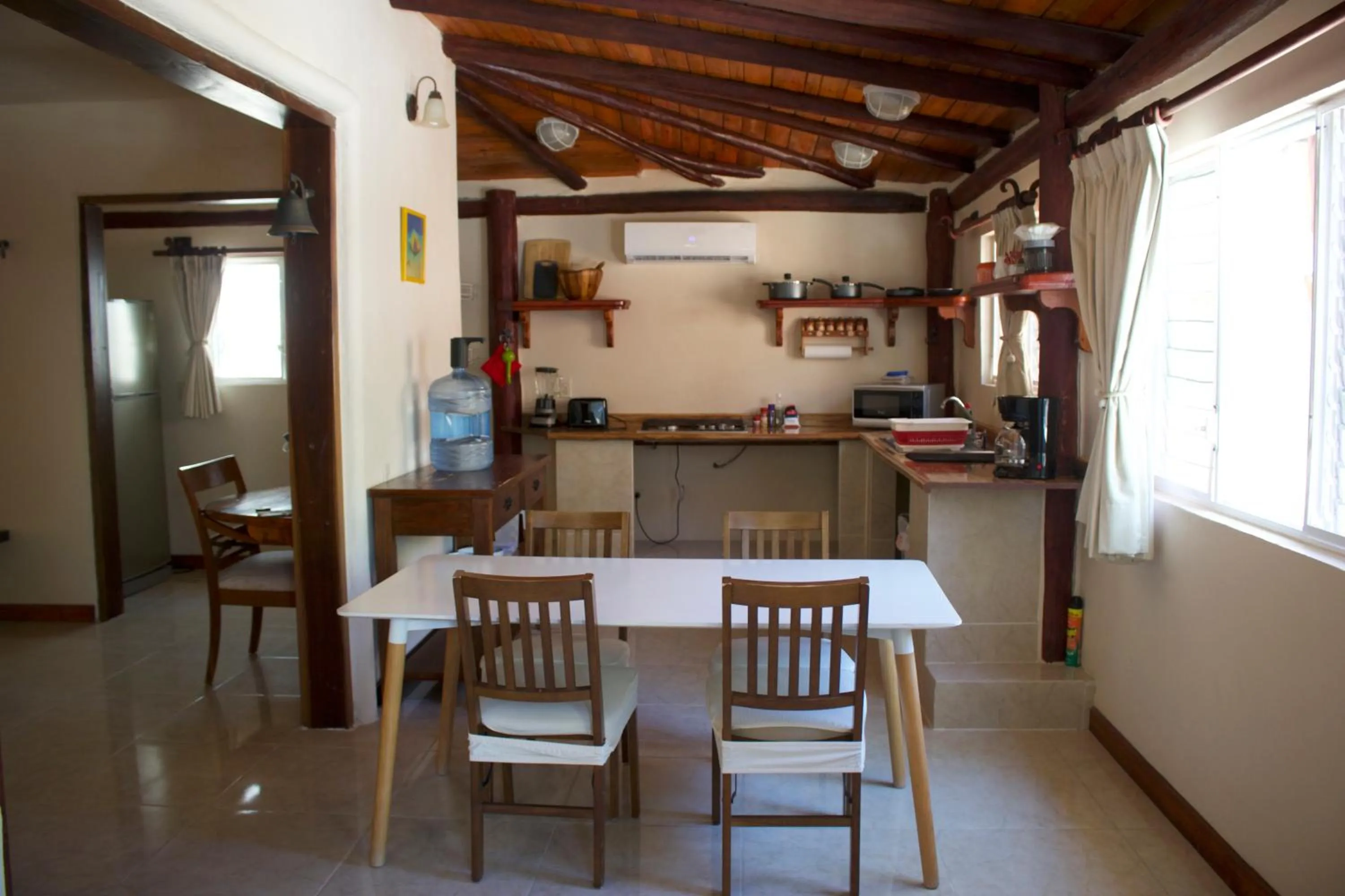 Kitchen or kitchenette in The Diving Lodge Downtown