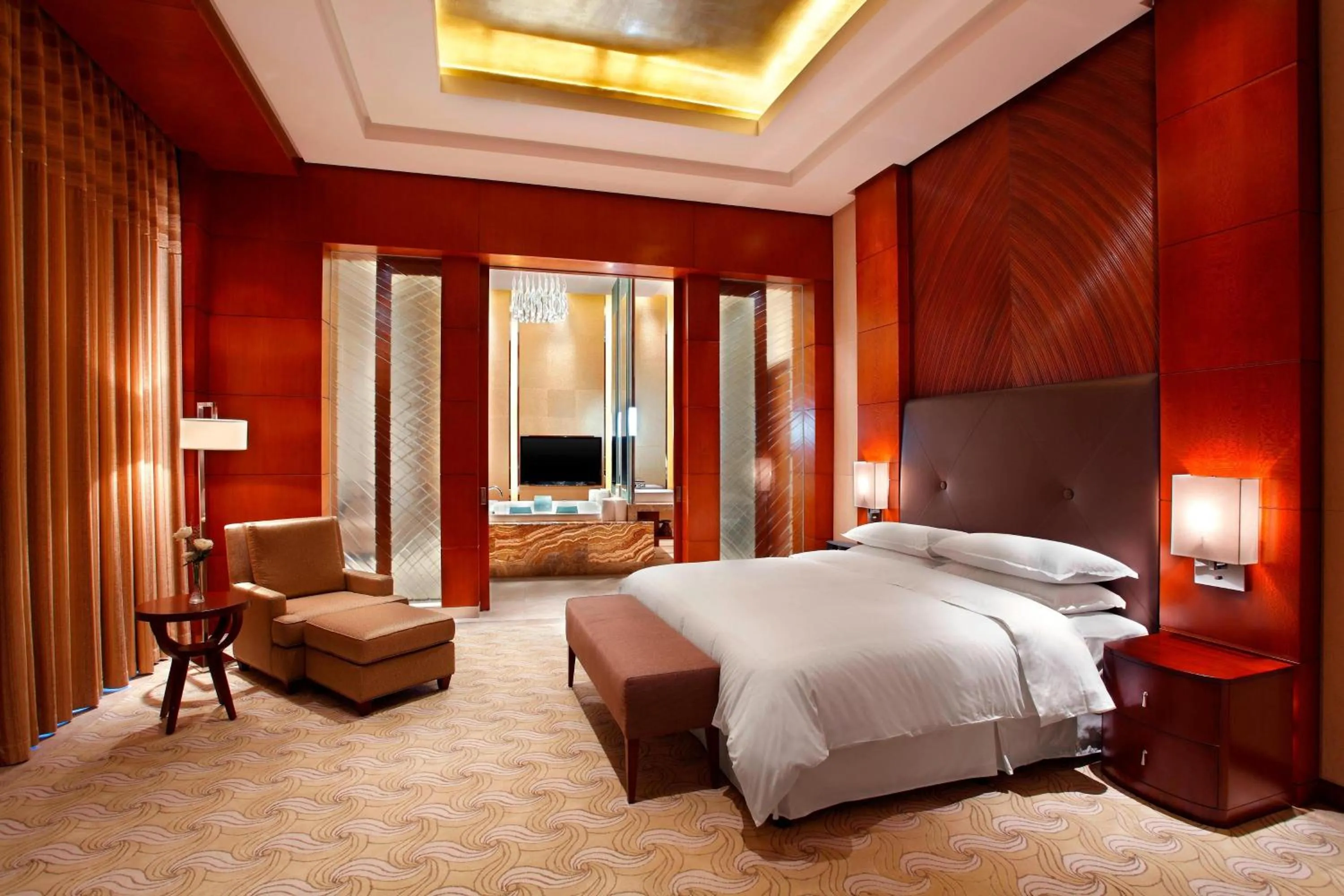 Photo of the whole room, Bed in Sheraton Jinzhou Hotel