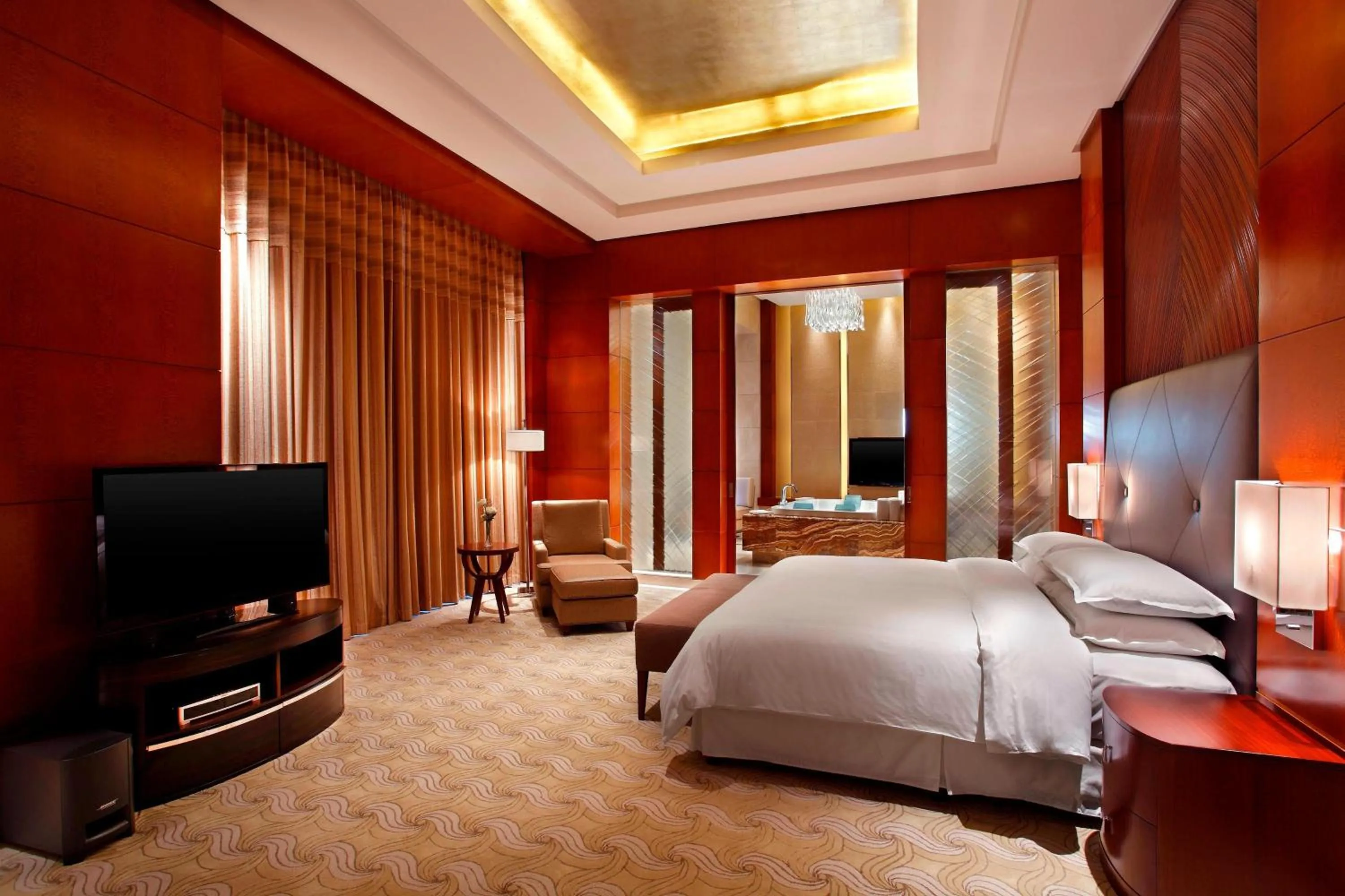 Photo of the whole room, Bed in Sheraton Jinzhou Hotel