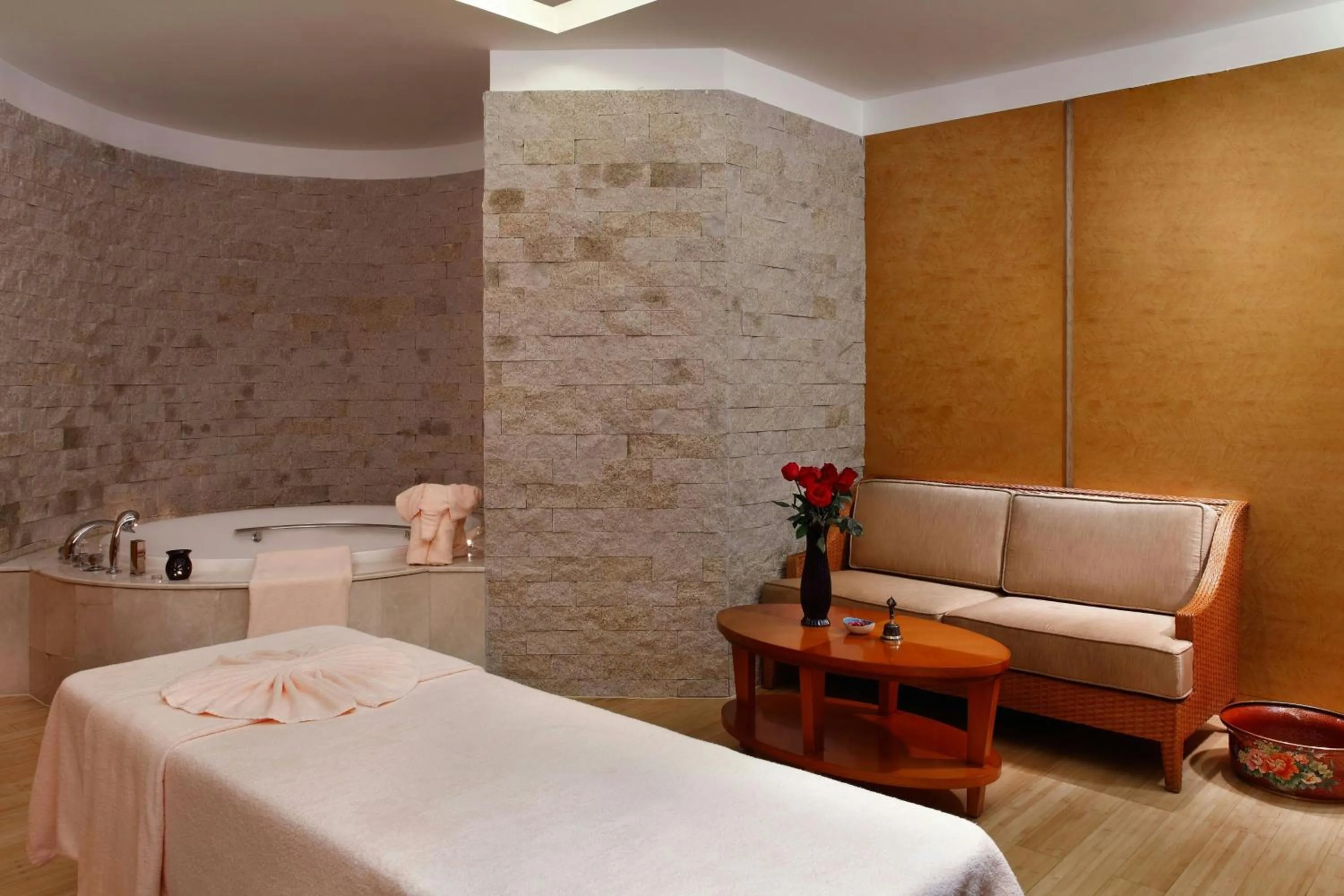 Spa and wellness centre/facilities, Bed in Sheraton Jinzhou Hotel