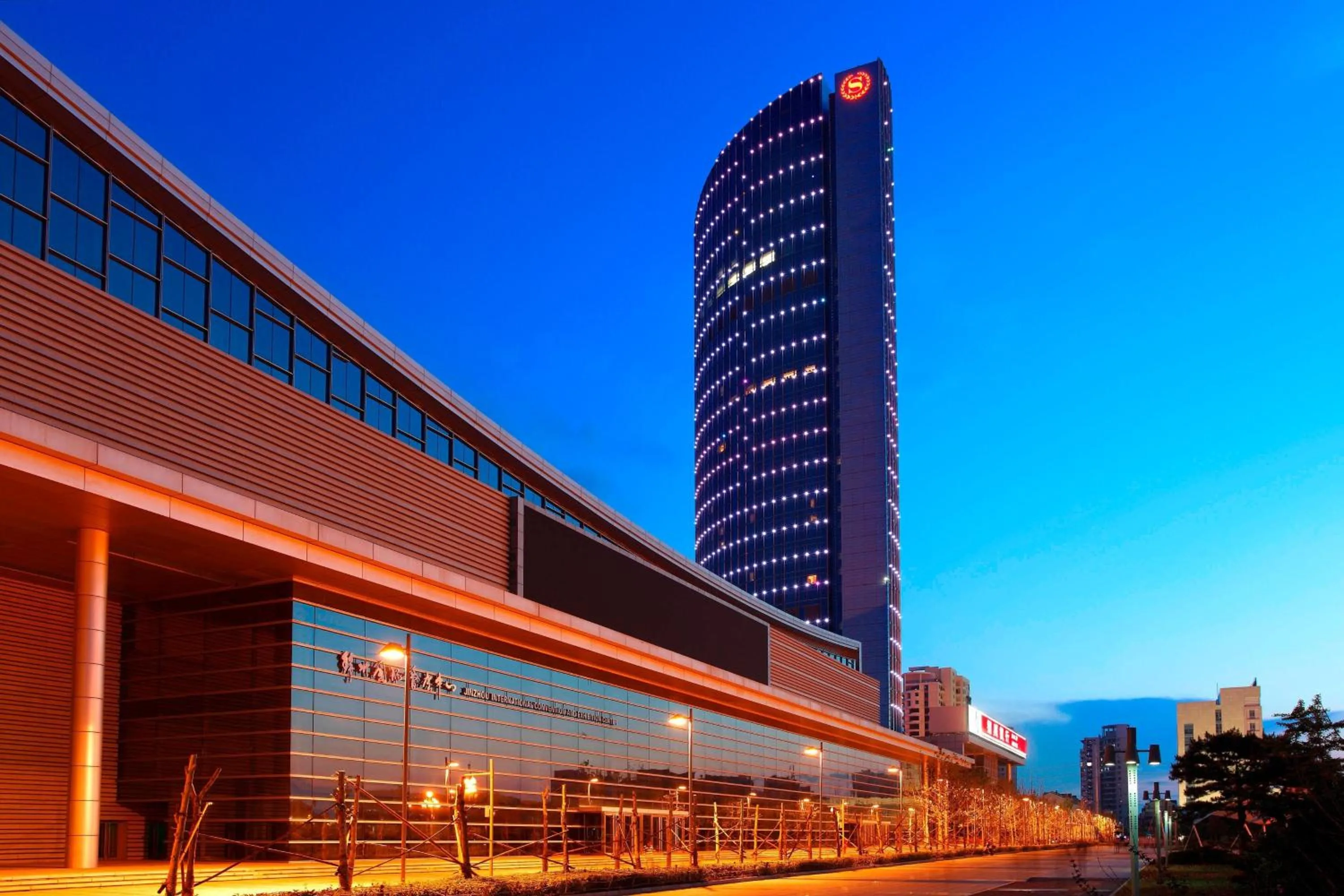 Property building in Sheraton Jinzhou Hotel