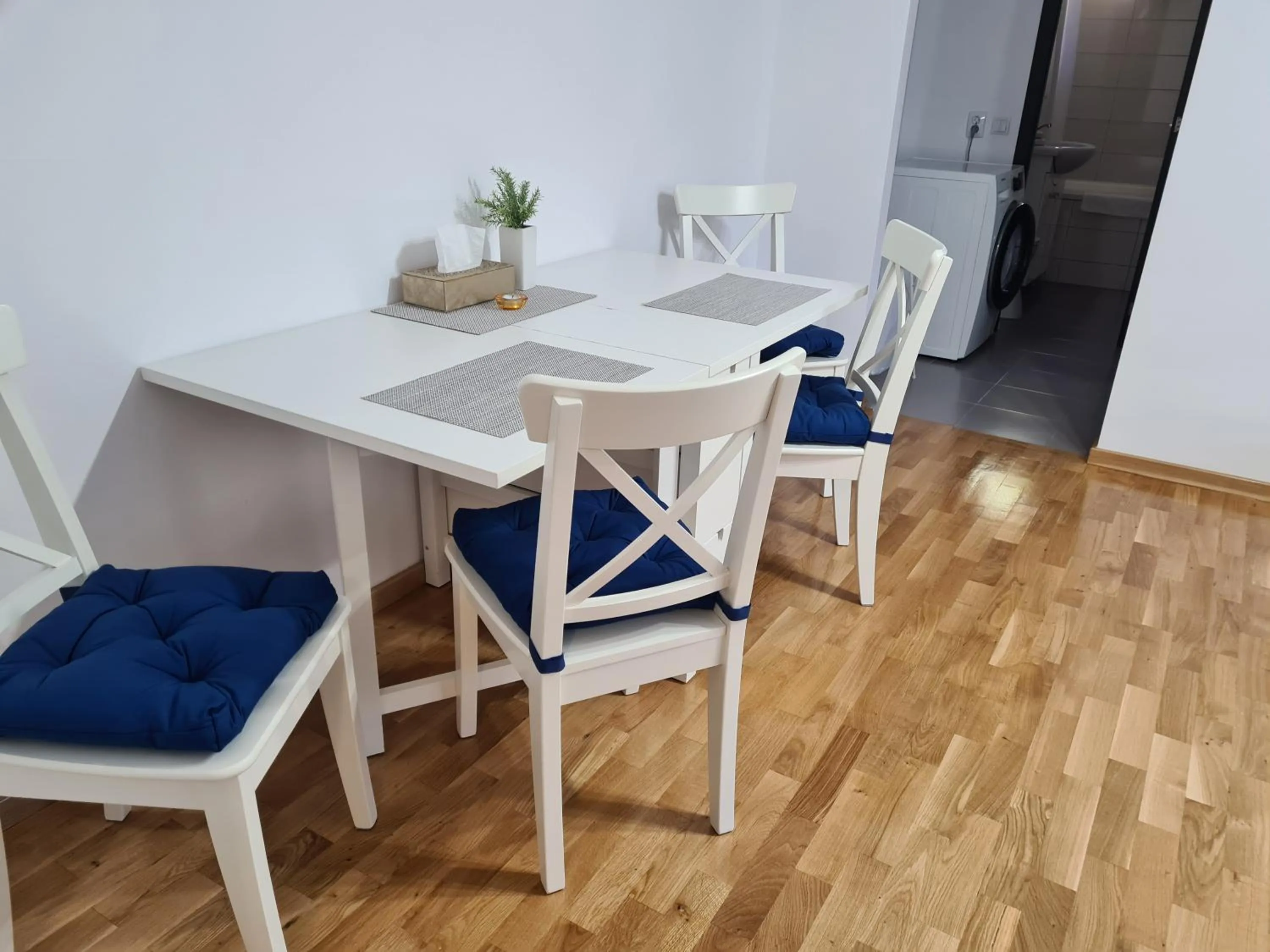 Dining area in Apartament Alina - la parter & parcare rezervata