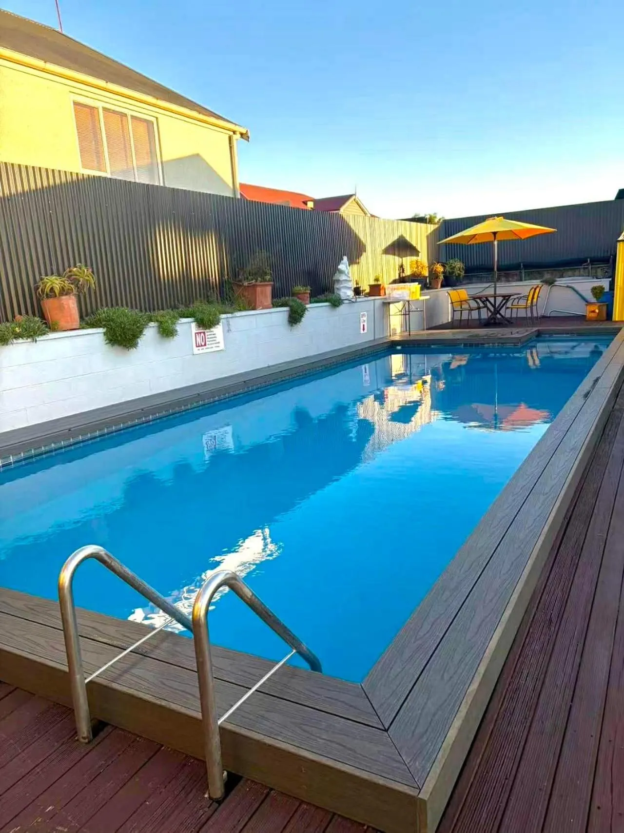 Swimming pool in Kowhai Motel Rotorua