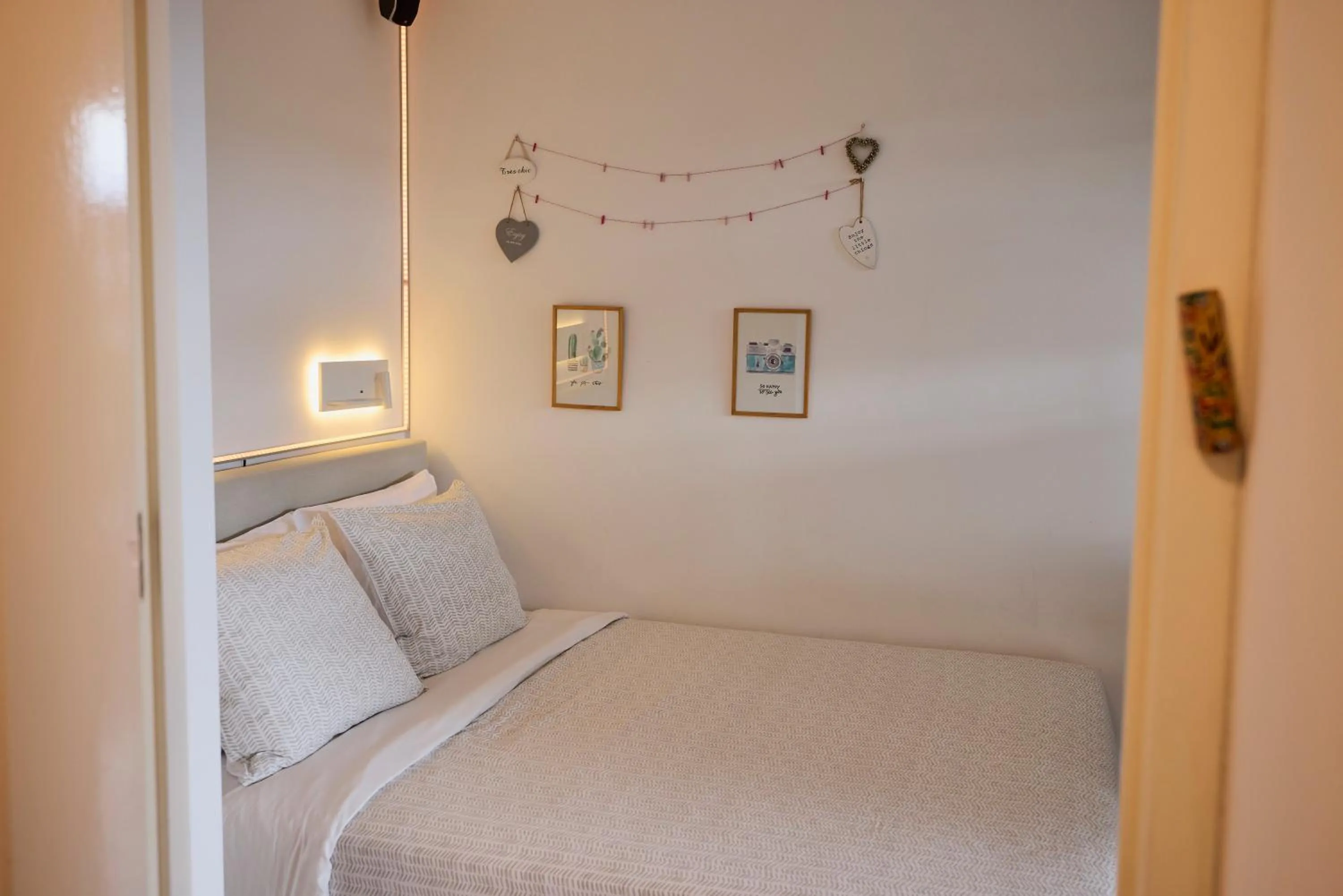 Bedroom, Bed in Treehouse Inn