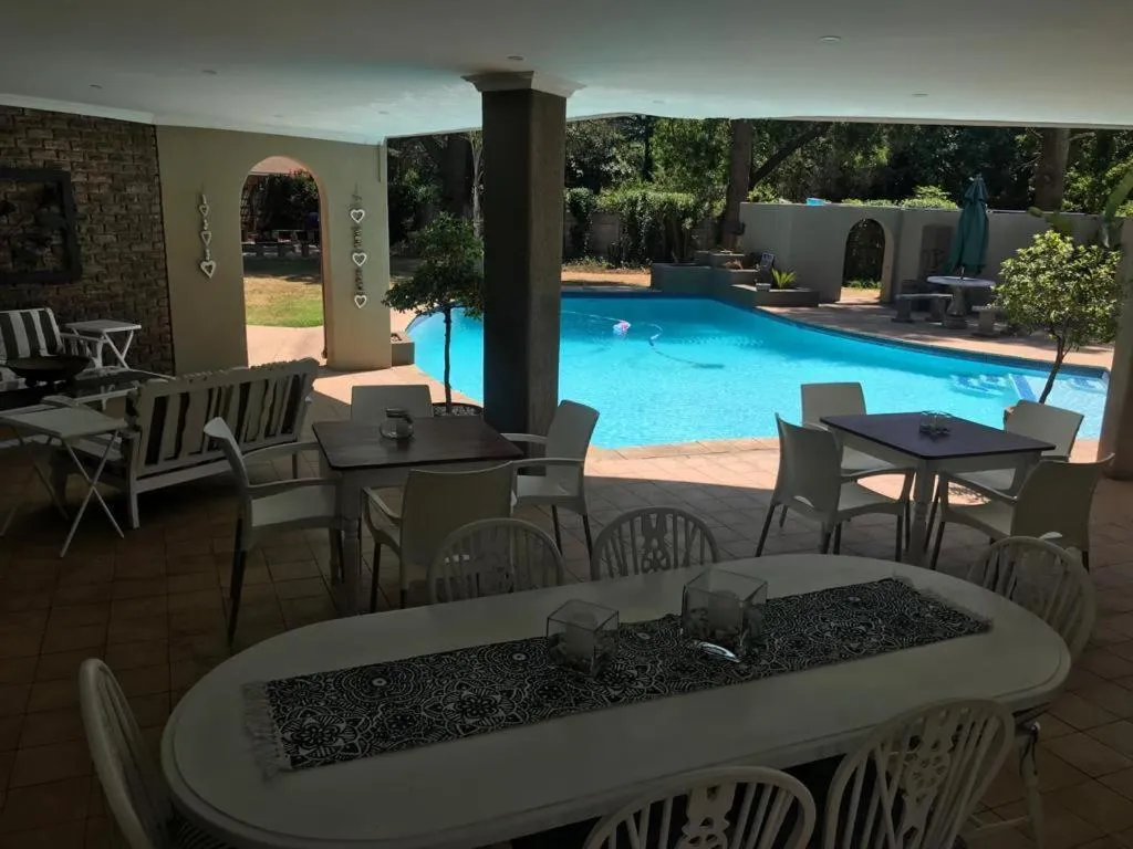 Pool view in 4B on Delius str