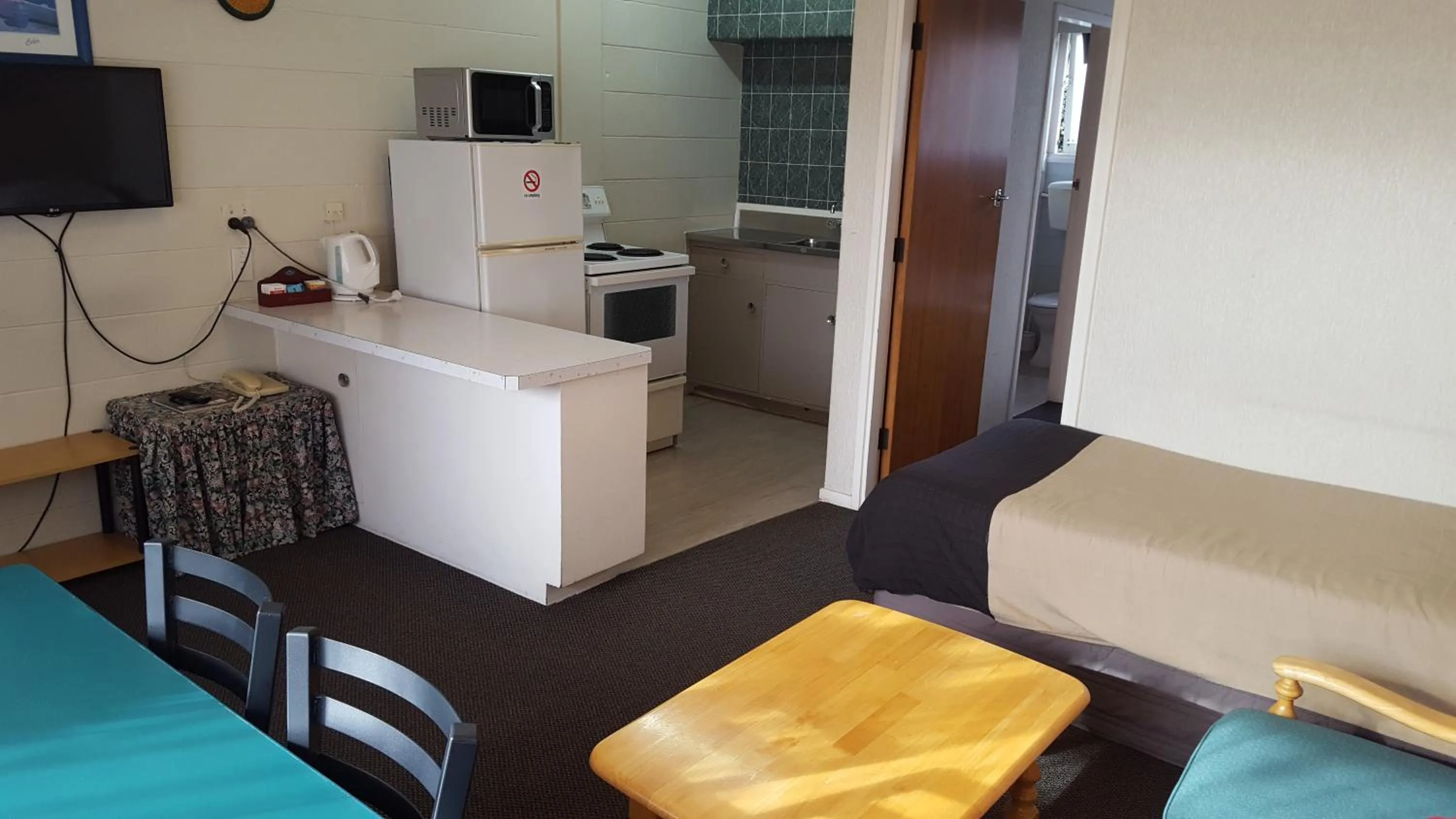 TV and multimedia in Manhattan Motel