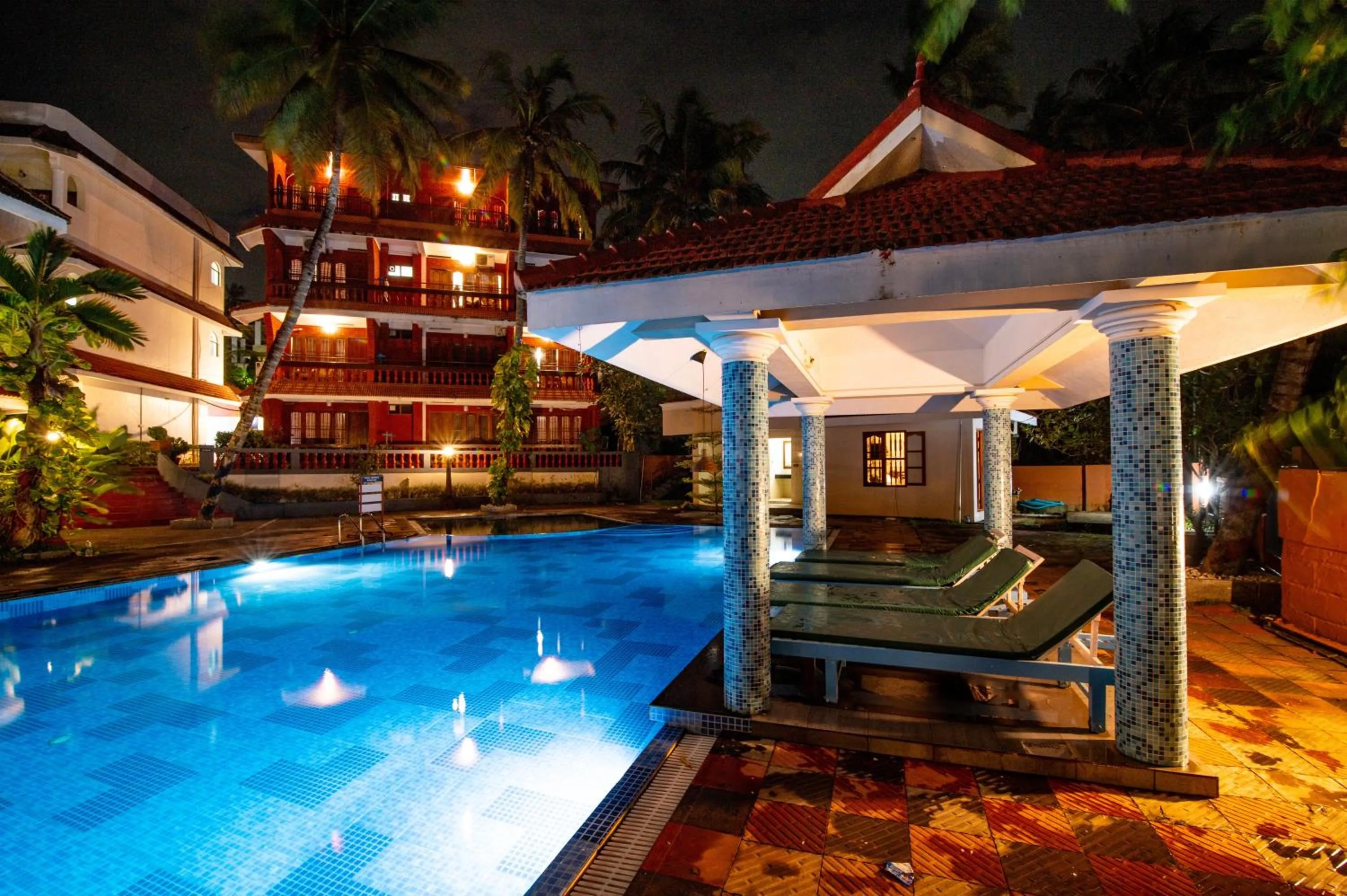 Swimming pool in Jasmine Palace