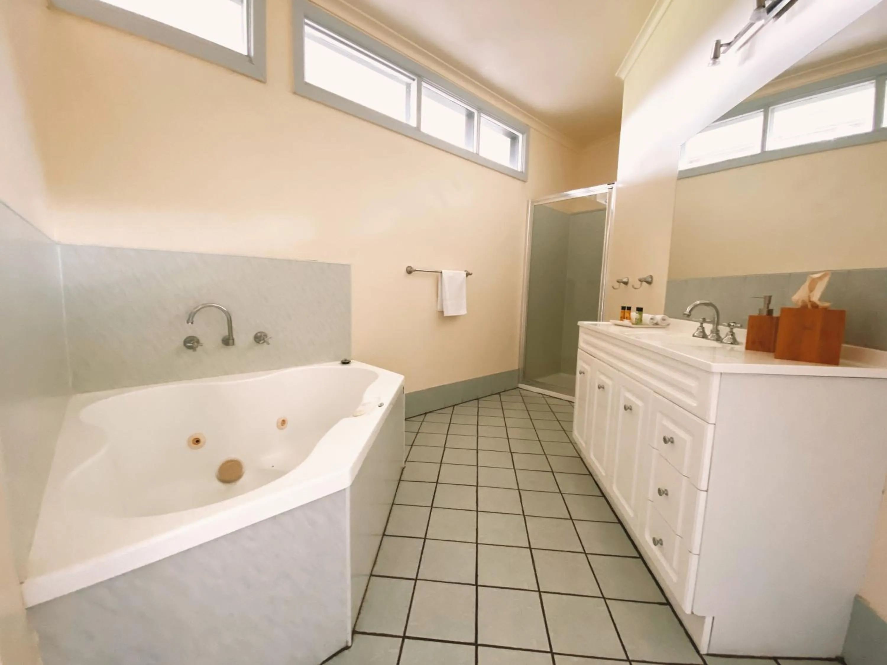 Shower in Meeniyan Motel