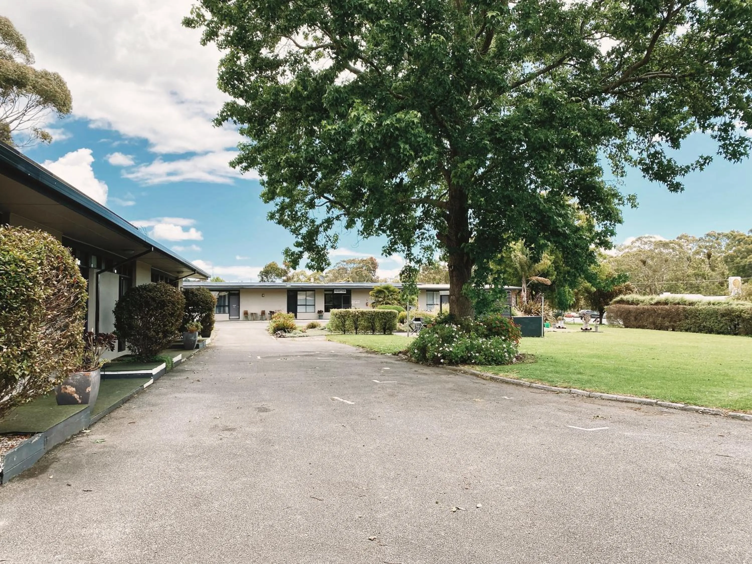 BBQ facilities in Meeniyan Motel