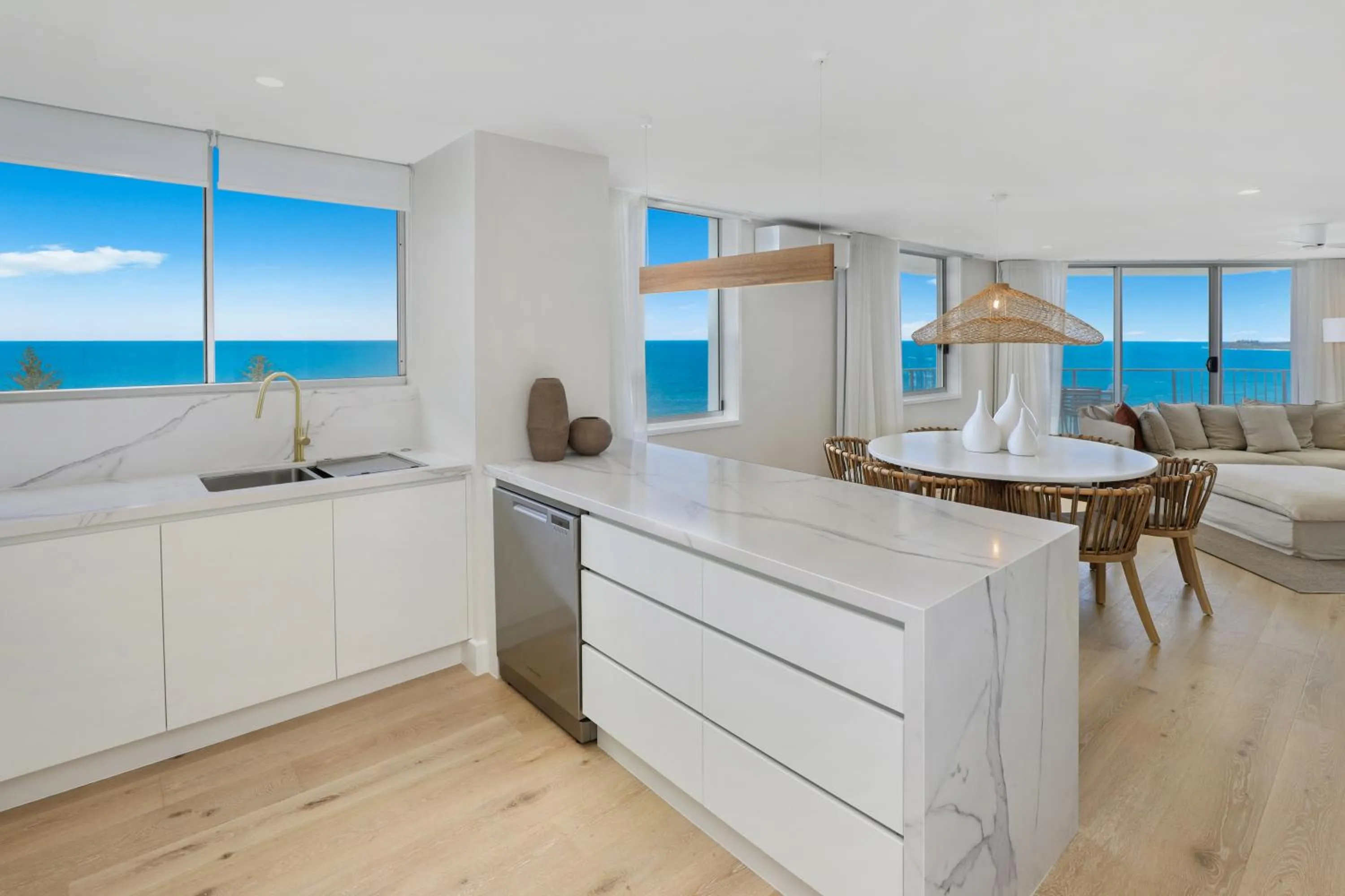 Kitchen or kitchenette in Mandolin Beachfront Resort