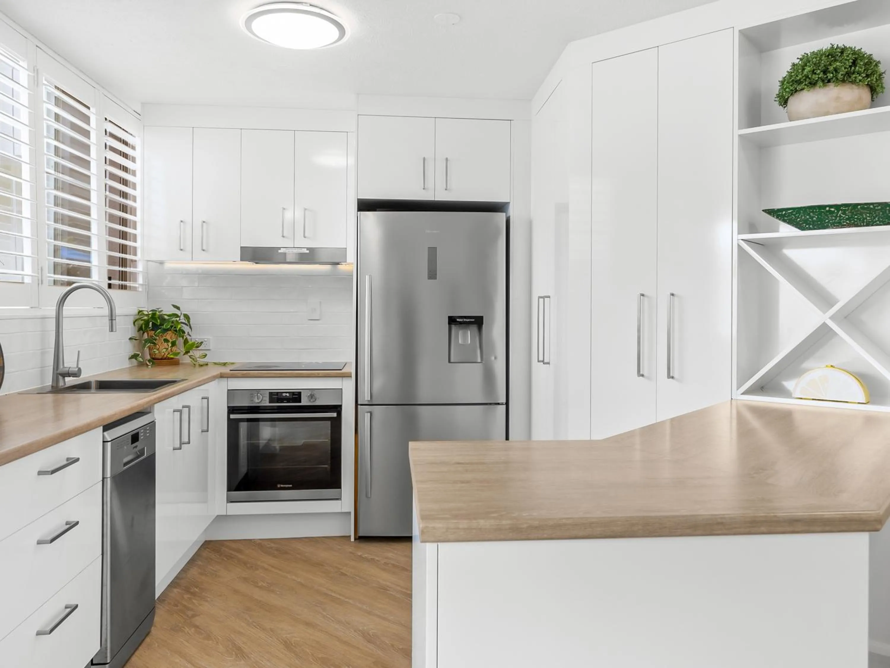 kitchen in Mandolin Beachfront Resort