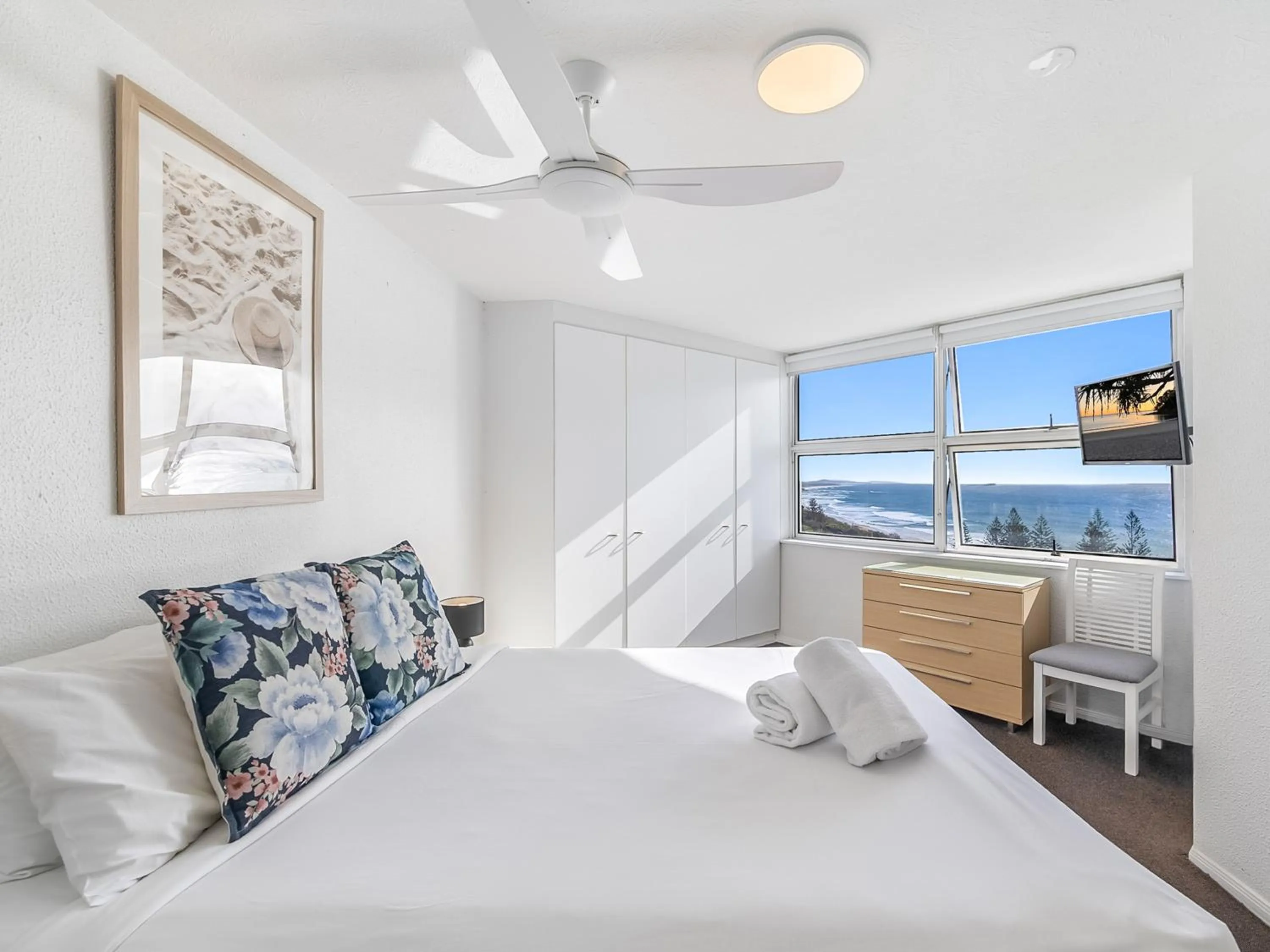 Bedroom, Bed in Mandolin Beachfront Resort