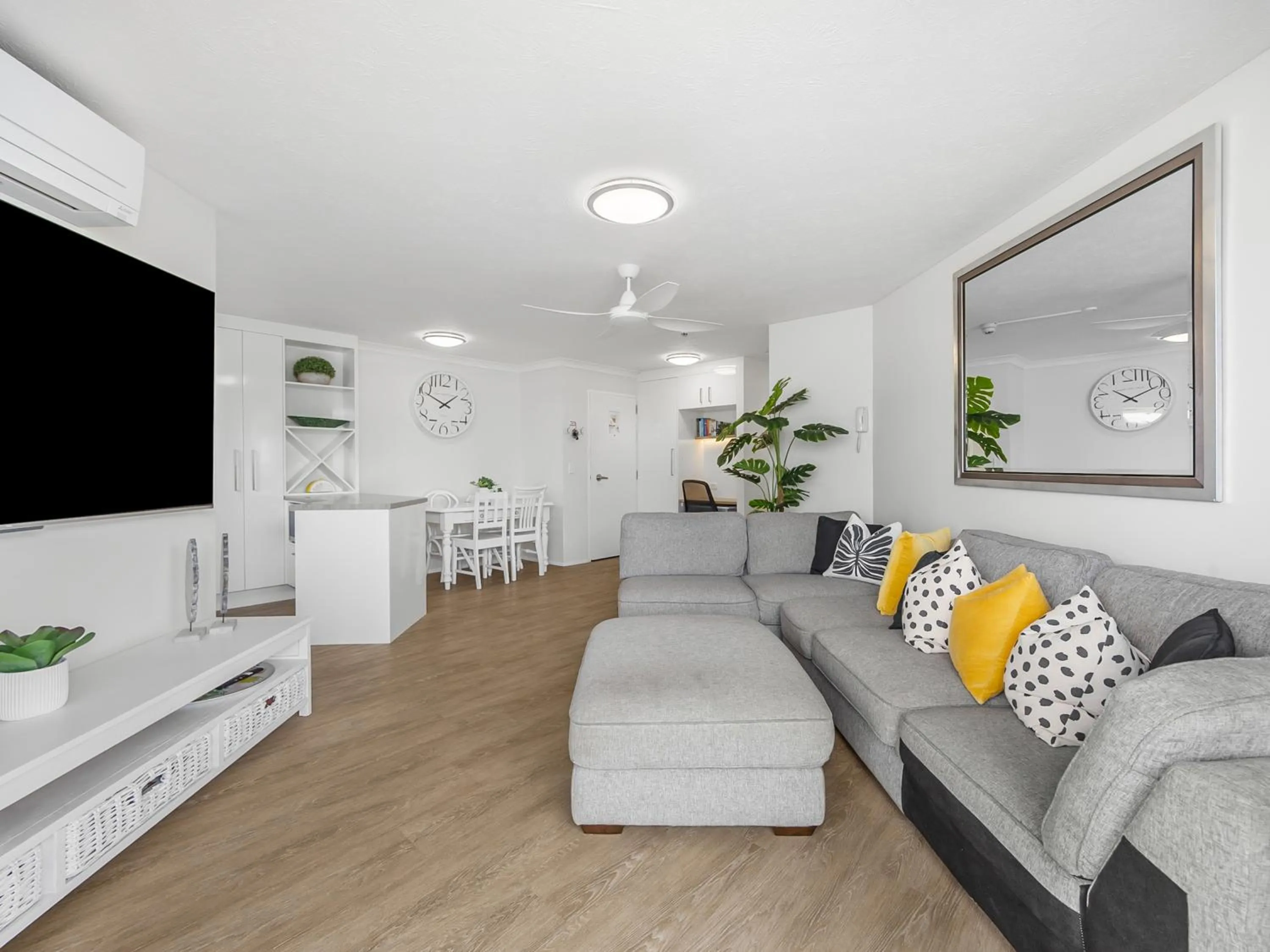 TV and multimedia in Mandolin Beachfront Resort