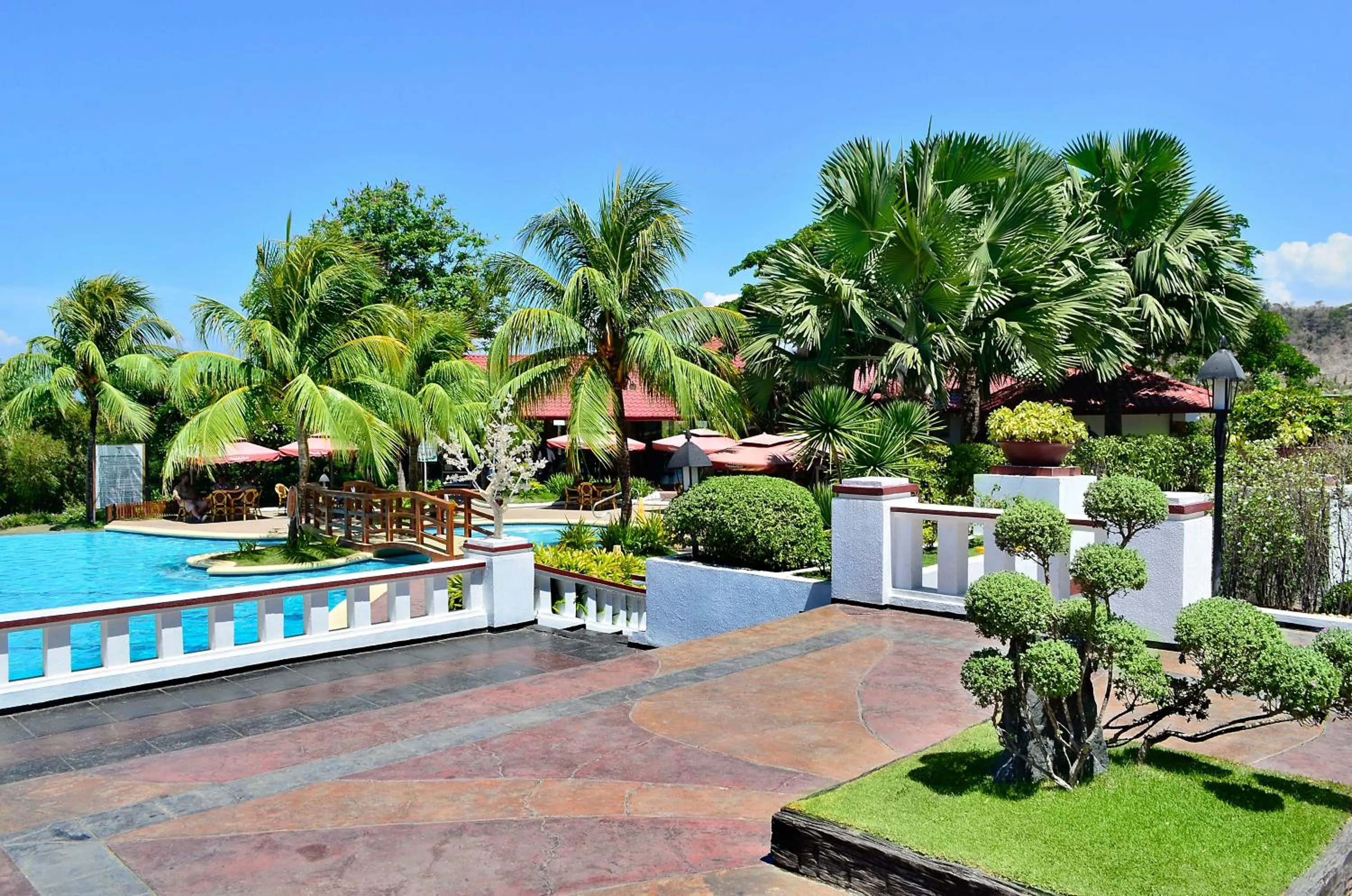 Swimming pool in Thunderbird Resorts - Rizal