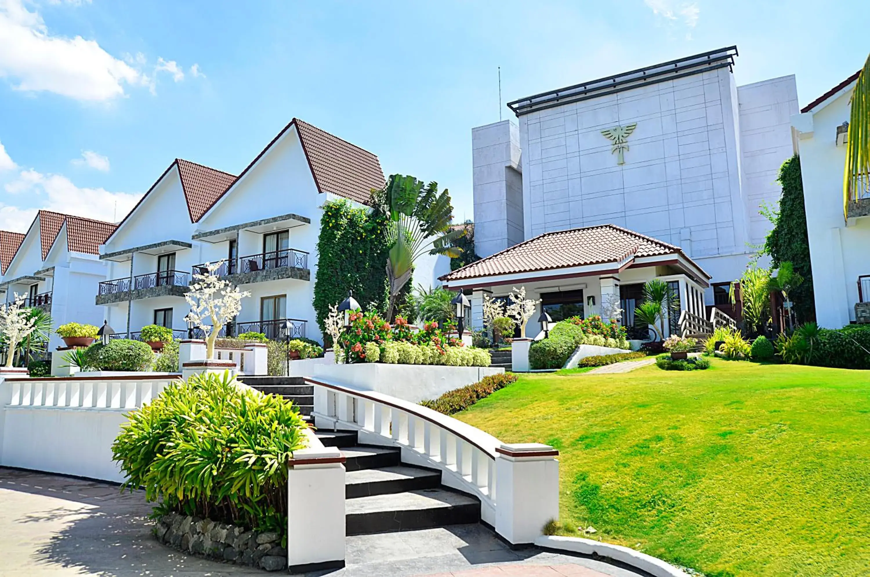 Facade/entrance in Thunderbird Resorts - Rizal Facade/entrance in Thunderbird Resorts - Rizal