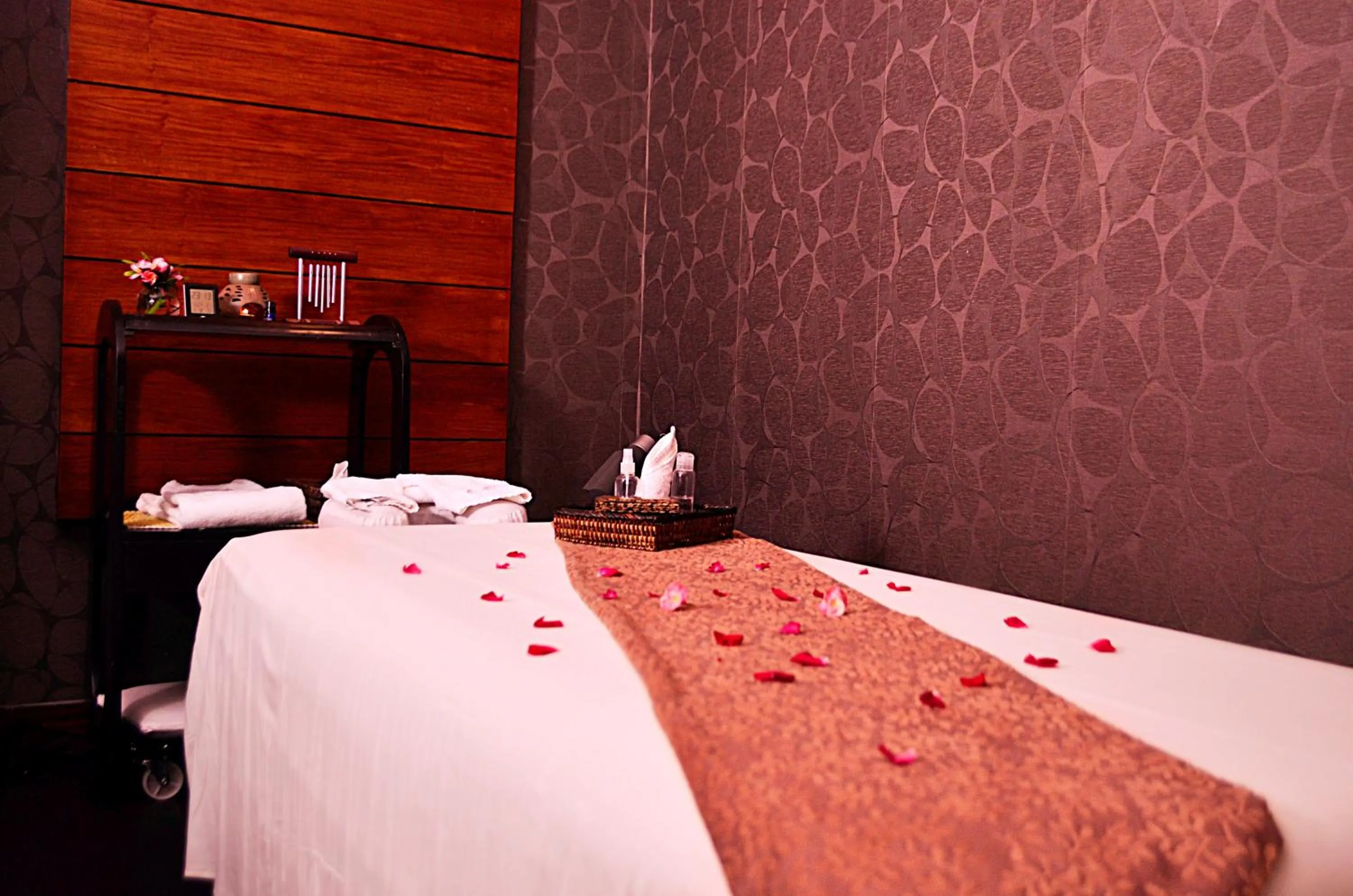 Massage in Thunderbird Resorts - Rizal