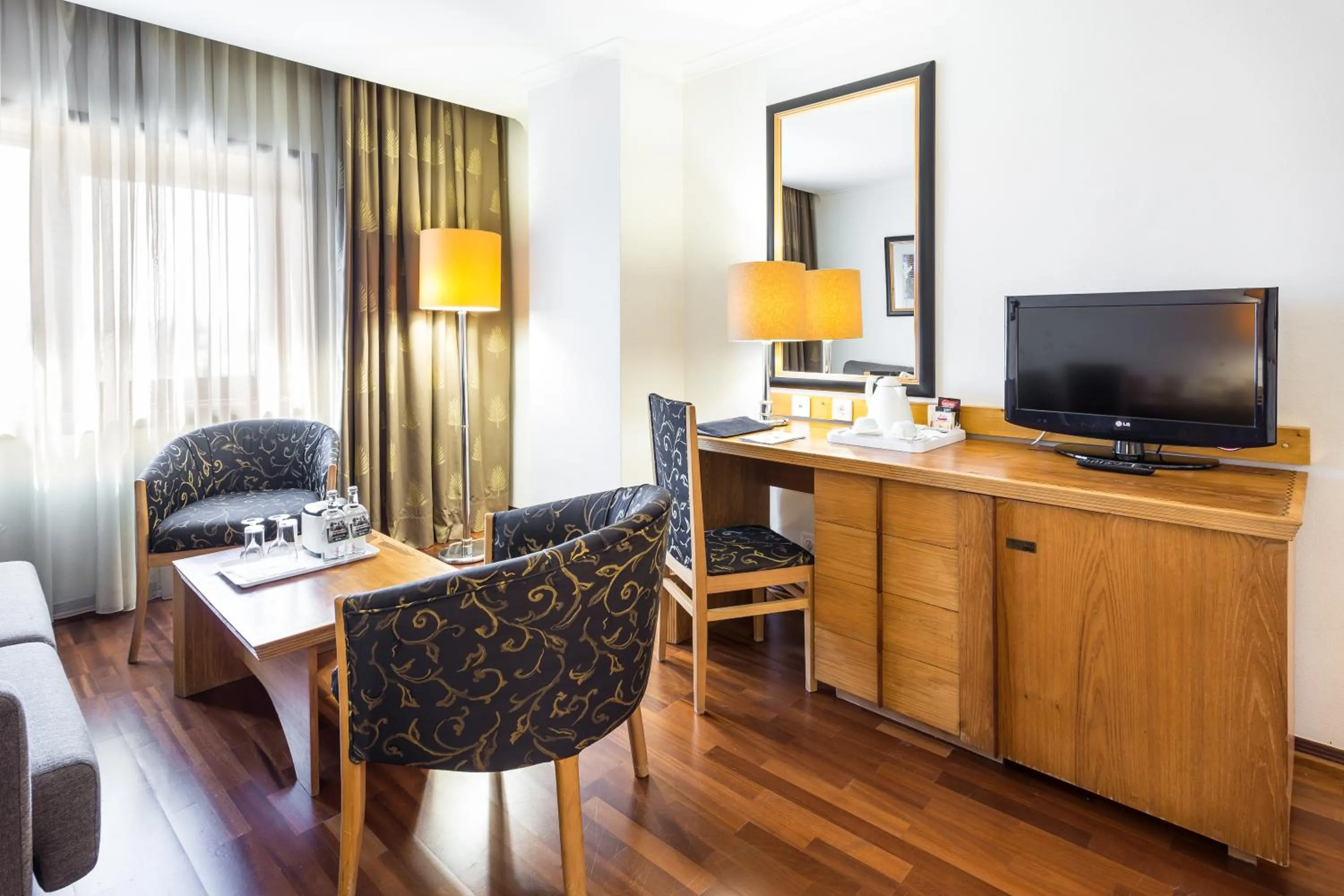 Seating area in Radisson Blu Hotel Lisbon