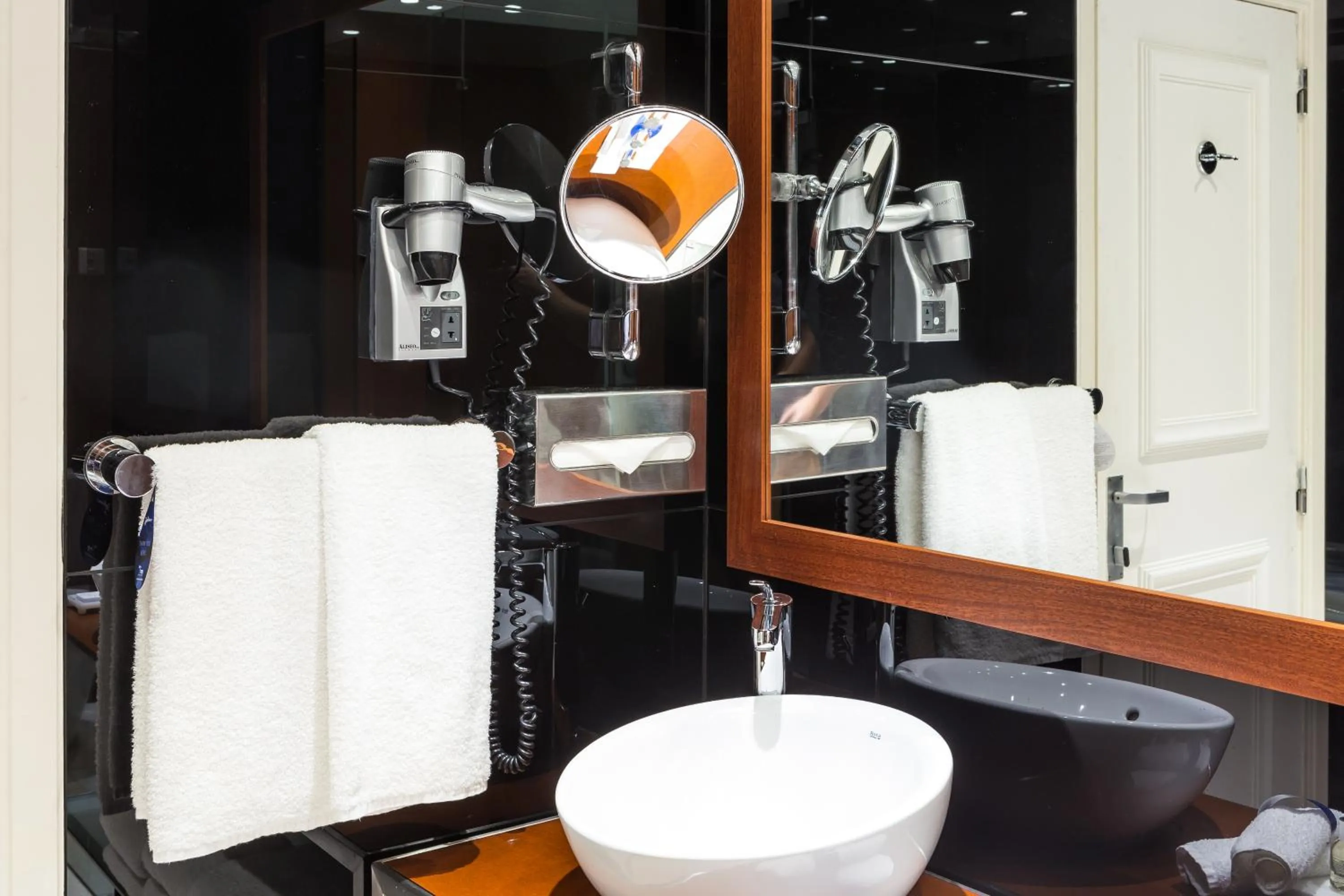 Bathroom in Radisson Blu Hotel Lisbon