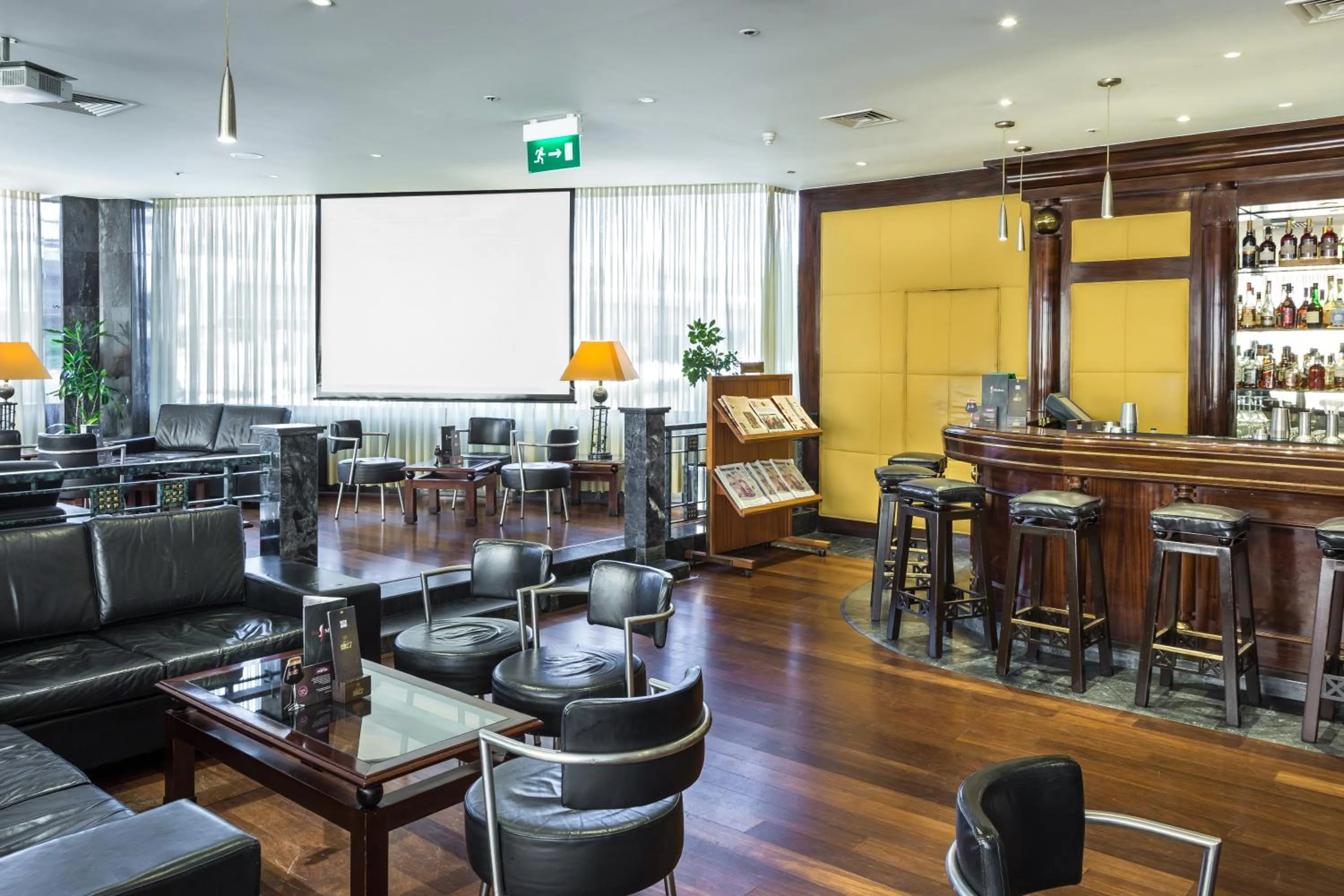 Lounge or bar in Radisson Blu Hotel Lisbon