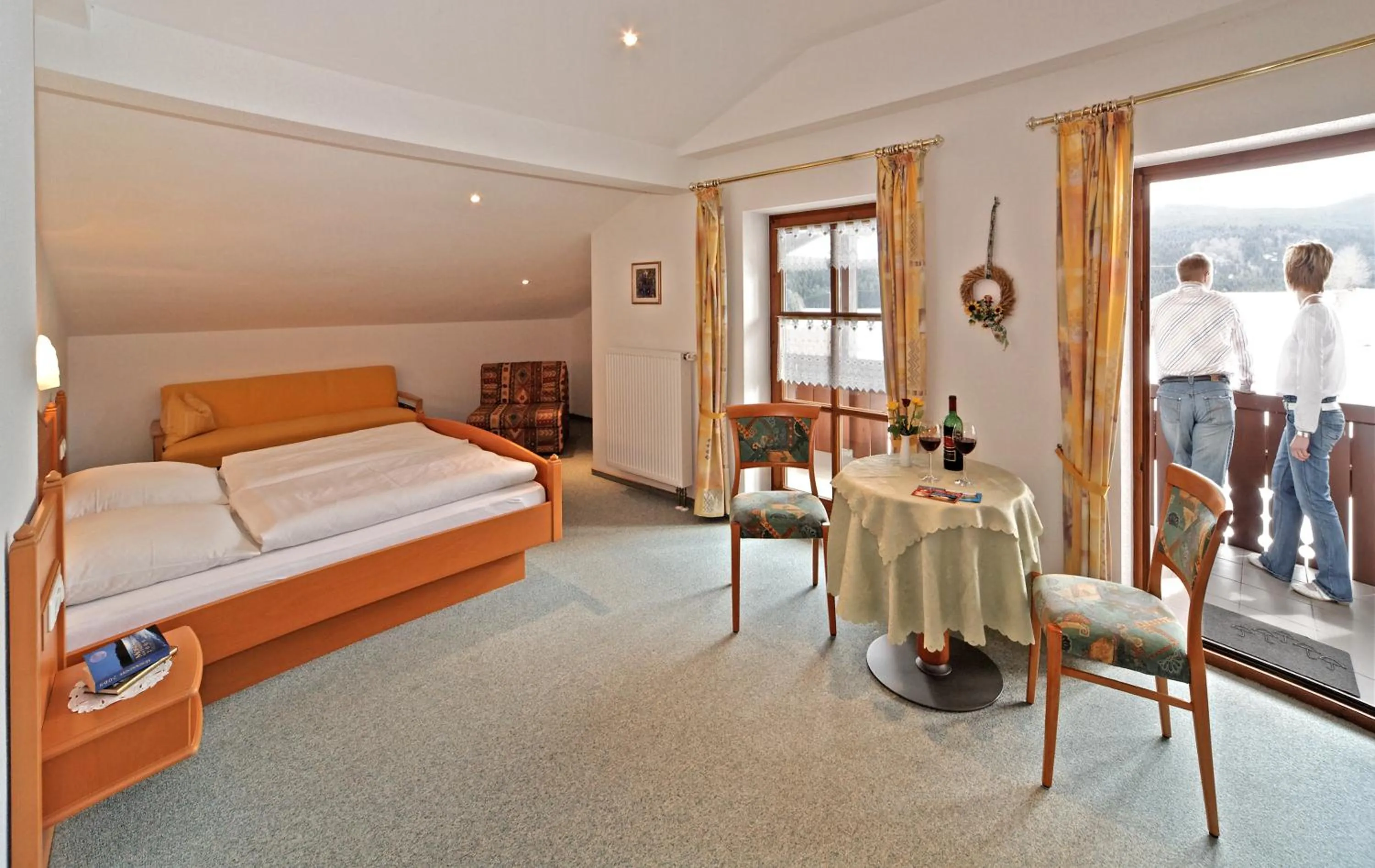 Photo of the whole room, Bed in Gasthof-Pension-Kraus