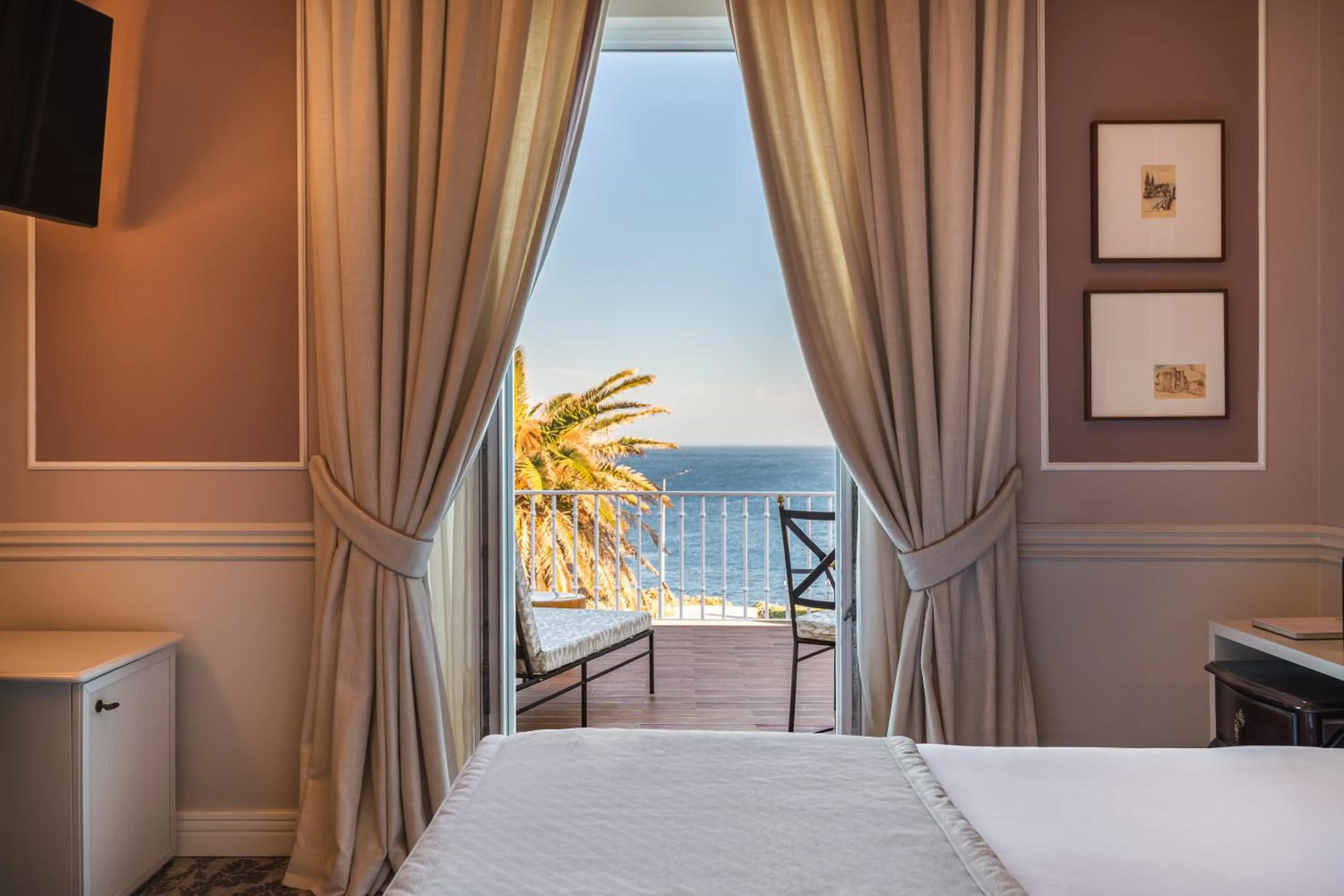 Bedroom, Bed in Longevity Senses - Cascais Boutique Hotel - Adults Only