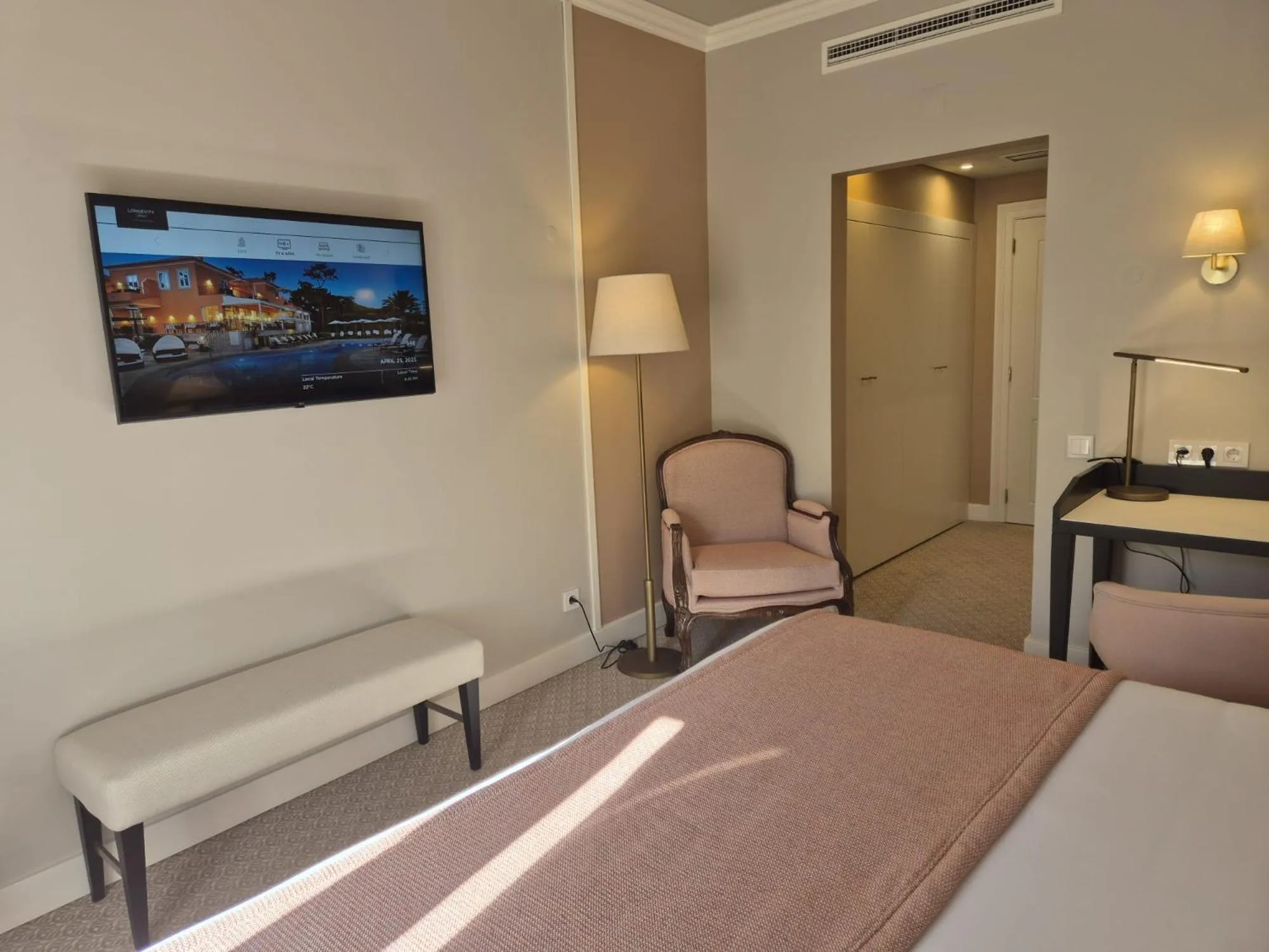 Bedroom, Bed in Longevity Senses - Cascais Boutique Hotel - Adults Only