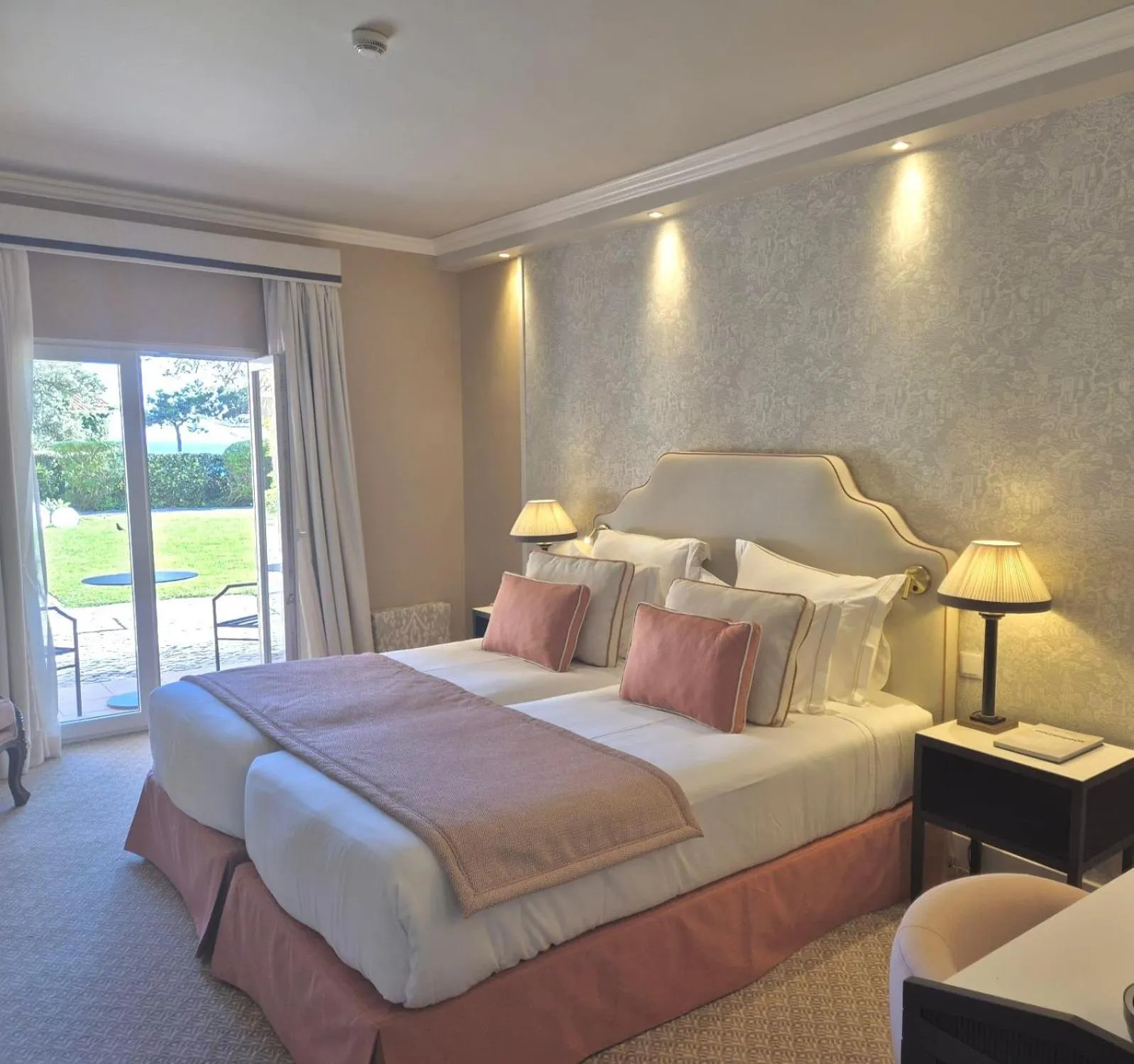 Bedroom, Bed in Longevity Senses - Cascais Boutique Hotel - Adults Only