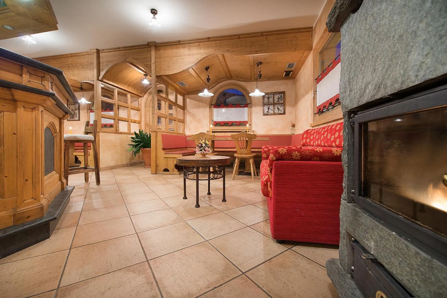 Lounge or bar in Hotel Costanza Mountain Holiday