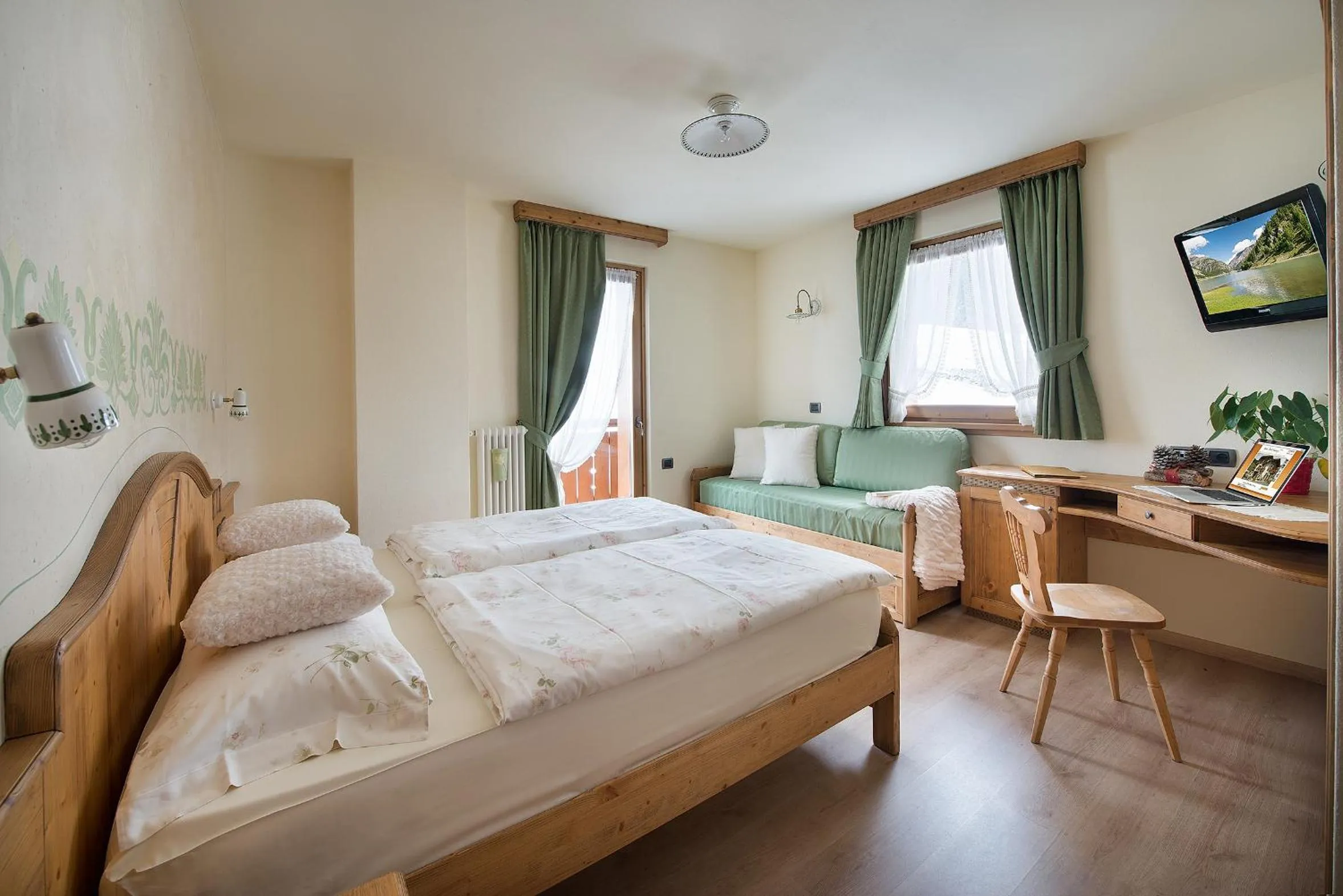 Bed in Hotel Costanza Mountain Holiday